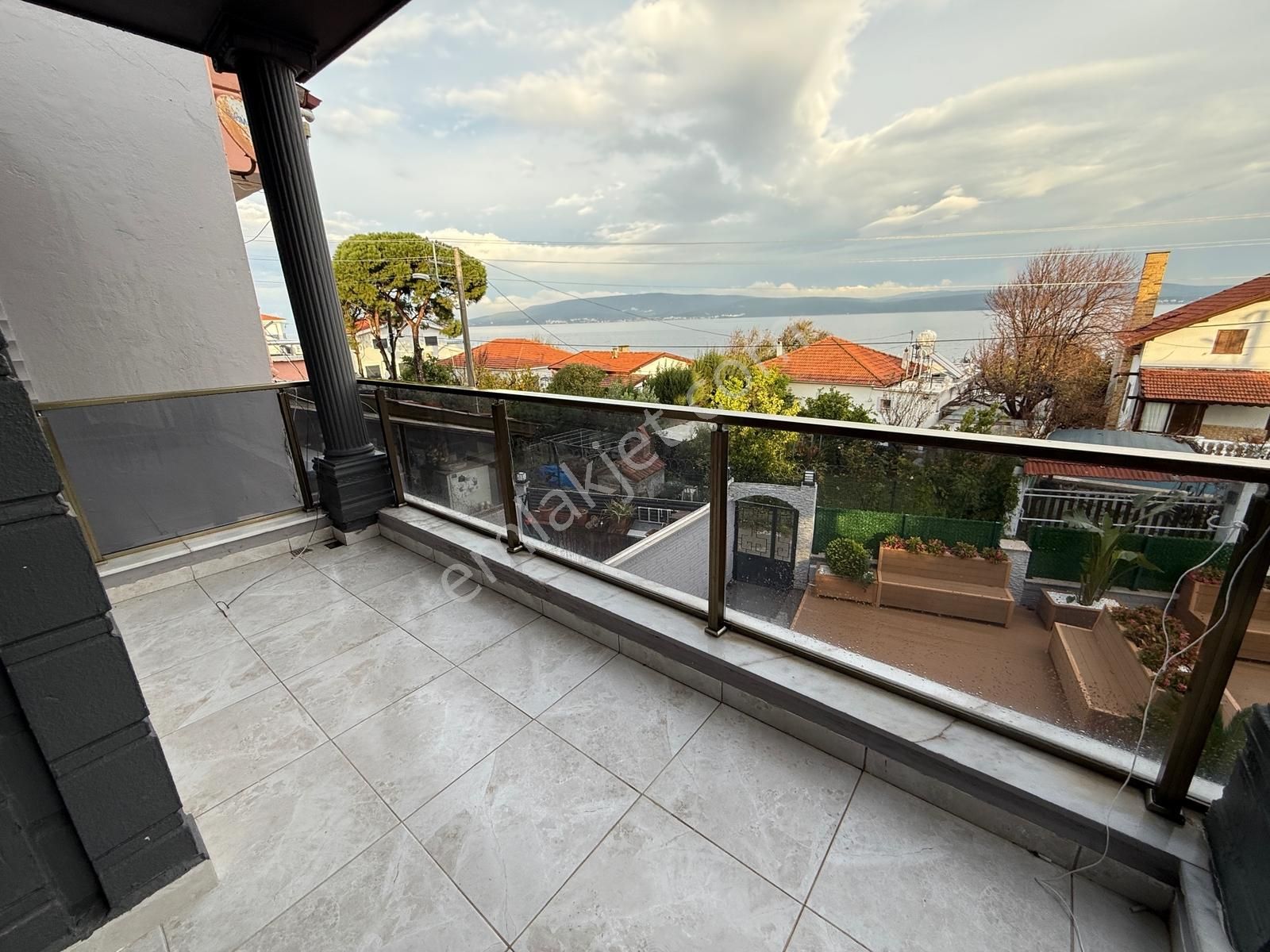 Urla Gülbahçede Denize 50m Mesafede Satılık Full Tadilatlı Villa - Görsel 7