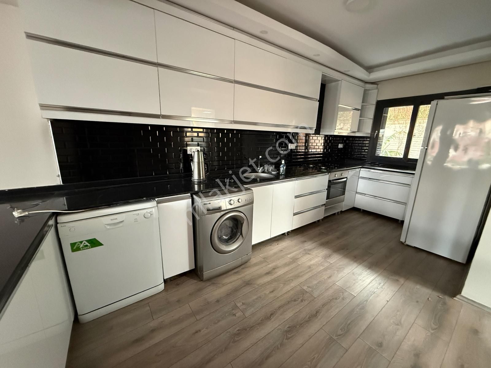 Urla Gülbahçede Denize 50m Mesafede Satılık Full Tadilatlı Villa - Görsel 23