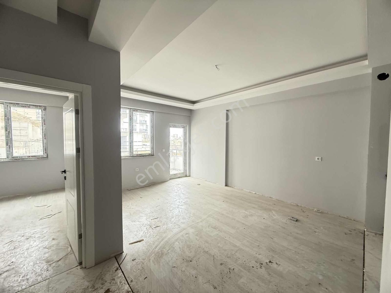 Tramvaya Çok Yakın Arakat 1+1 3.kat Geniş Balkonlu - Görsel 18