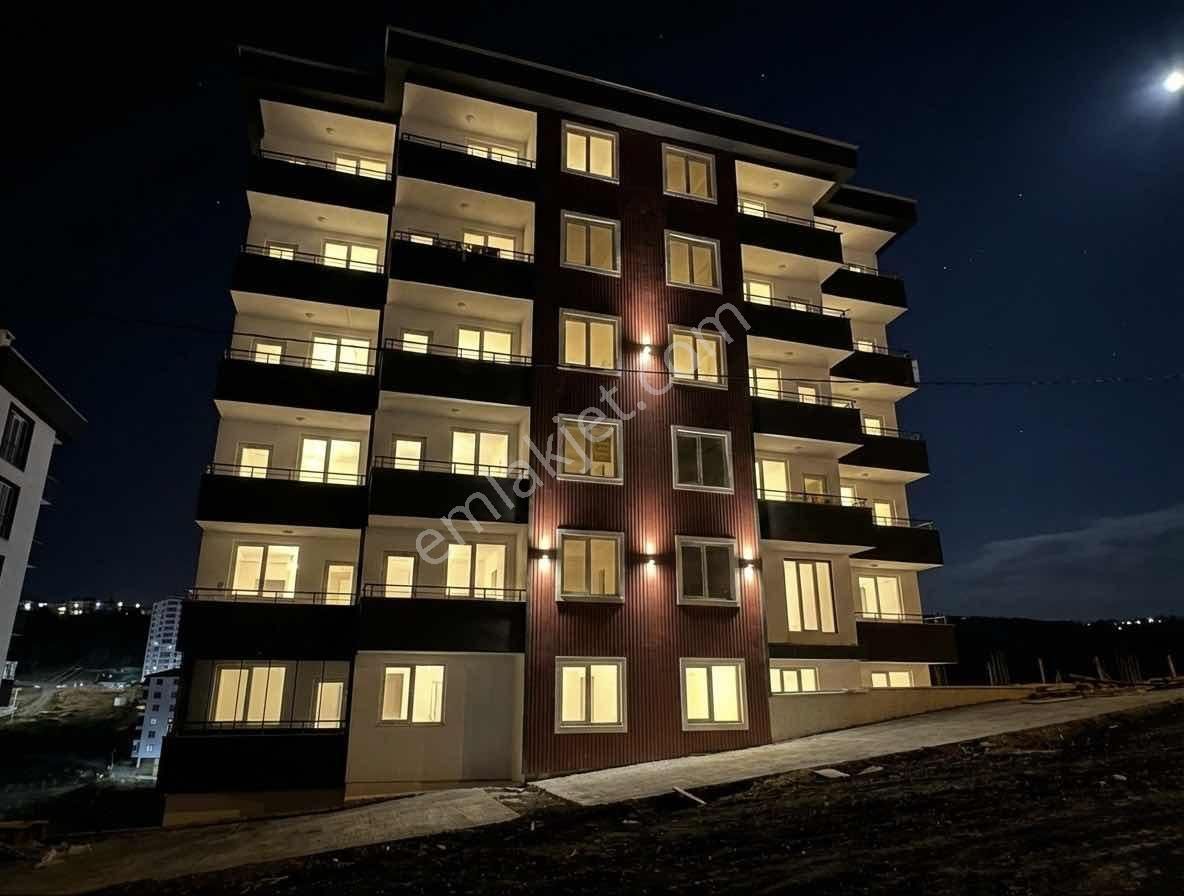 Tramvaya Çok Yakın Arakat 1+1 3.kat Geniş Balkonlu - Görsel 21