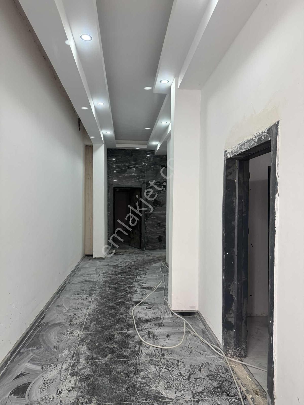 Tramvaya Çok Yakın Arakat 1+1 3.kat Geniş Balkonlu - Görsel 5