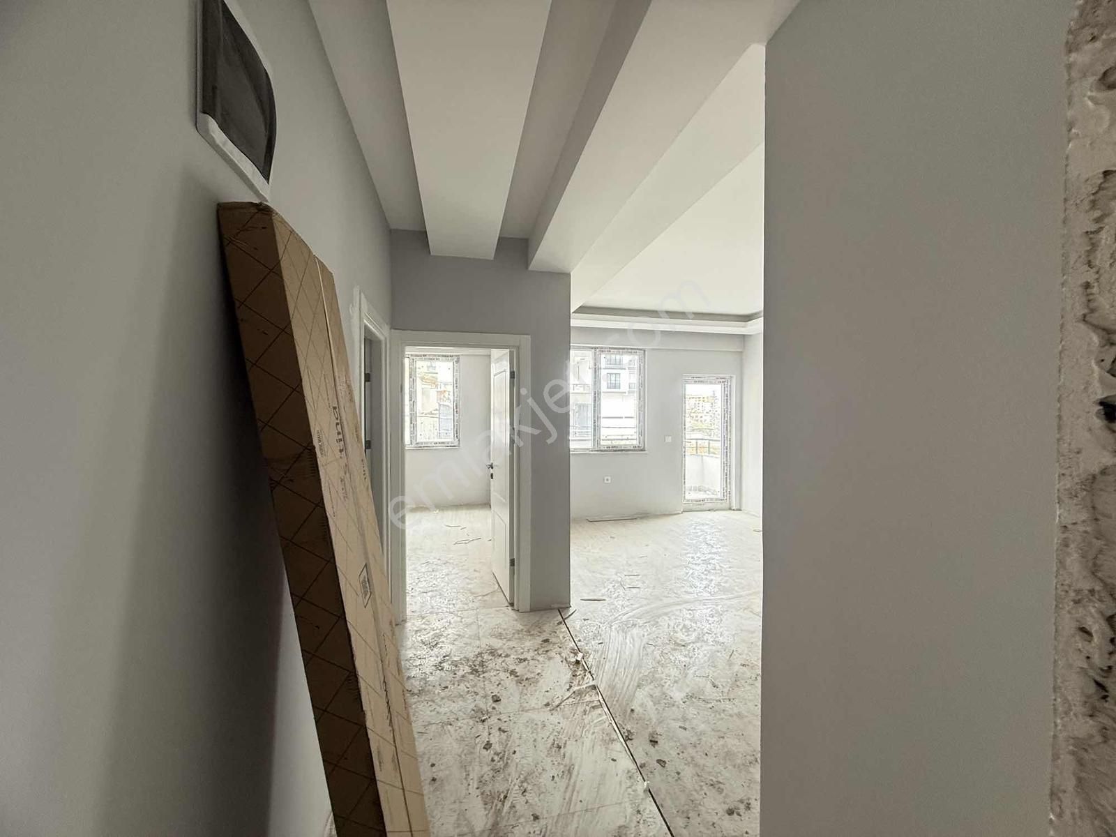 Tramvaya Çok Yakın Arakat 1+1 3.kat Geniş Balkonlu - Görsel 19