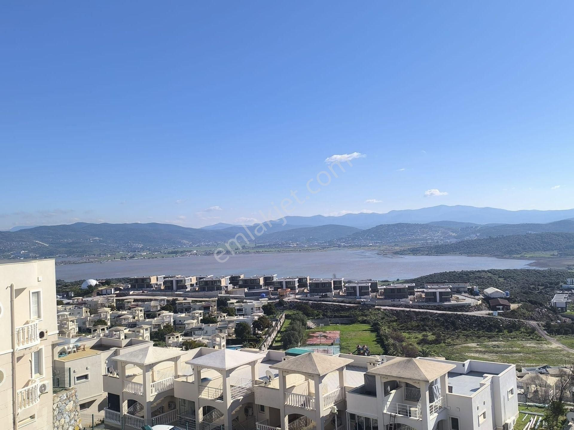 Flamingo Sitesinde Hem Deniz Hem Göl Manzaralı Teraslı Daire - Görsel 2