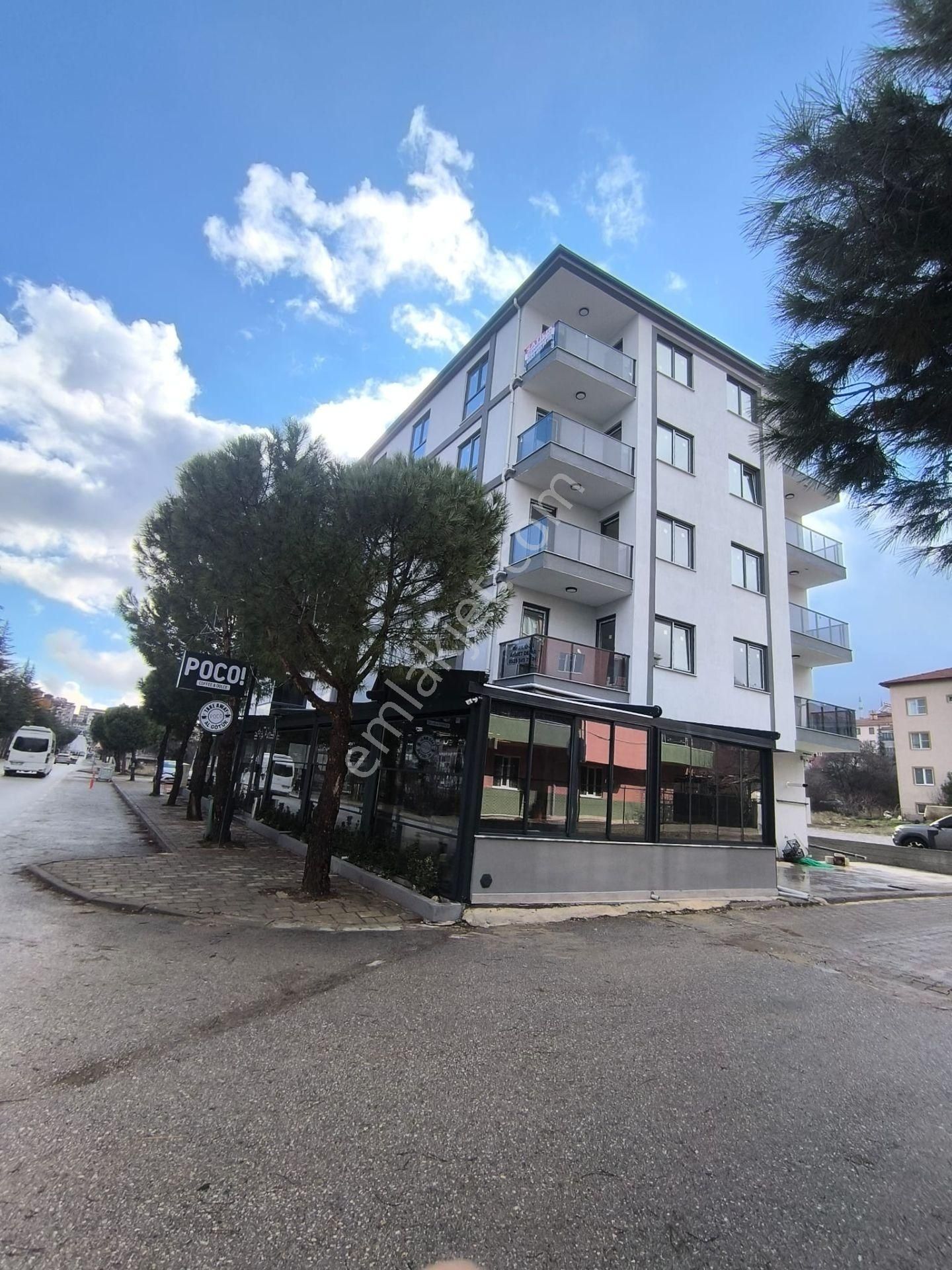 Şahin Emlaktan Denizli Acıpayam Ana Cadde Üzeri 150 M² 3+1 Satılık Daire