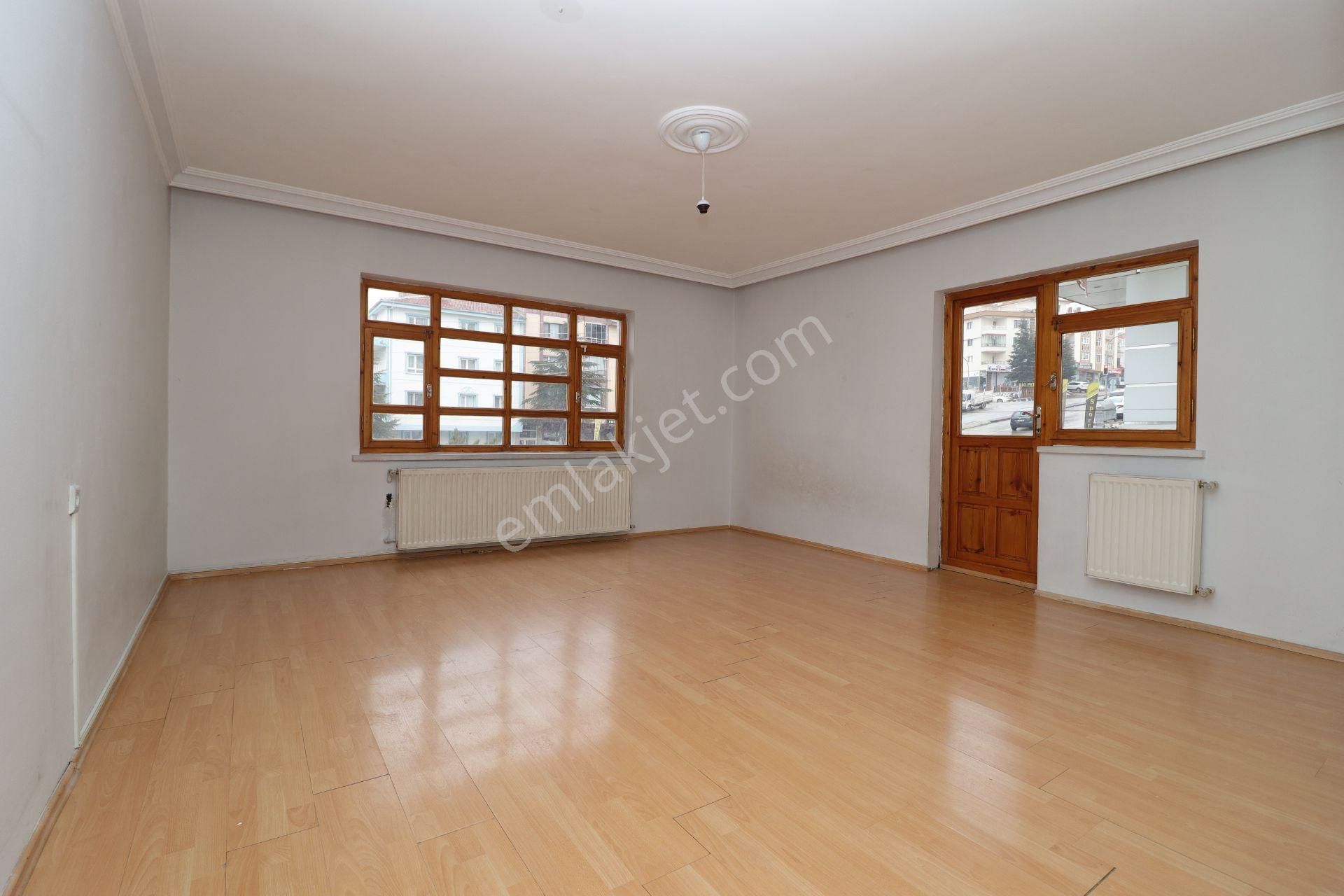 Akif'ten Etimesgut Piyade Mah Cadde Üstü 2+1 Katta Geniş Daire