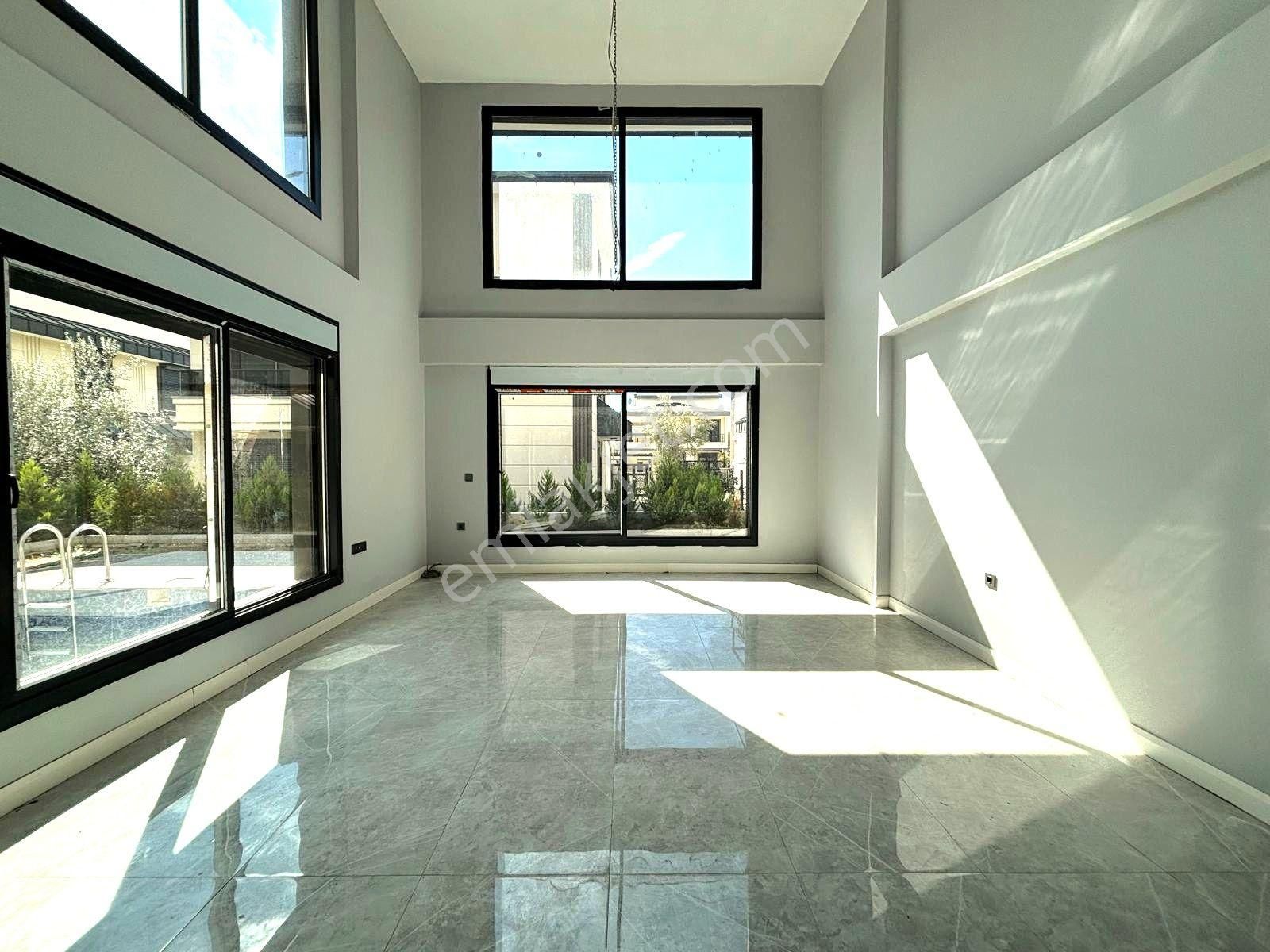 Yiğit'ten Güre'de 4+1 Müstakil Havuzlu Tripleks Lüks Villa - Görsel 4