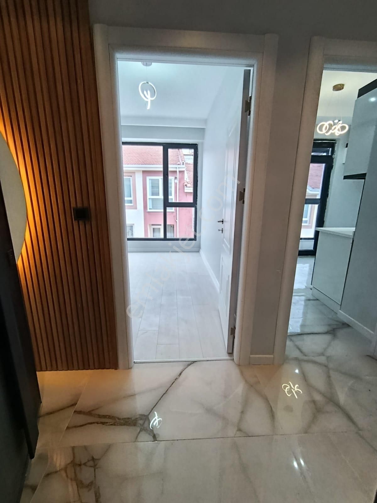 Çamlıca Mahallesinde 2+0 Satılık Daire - Görsel 13