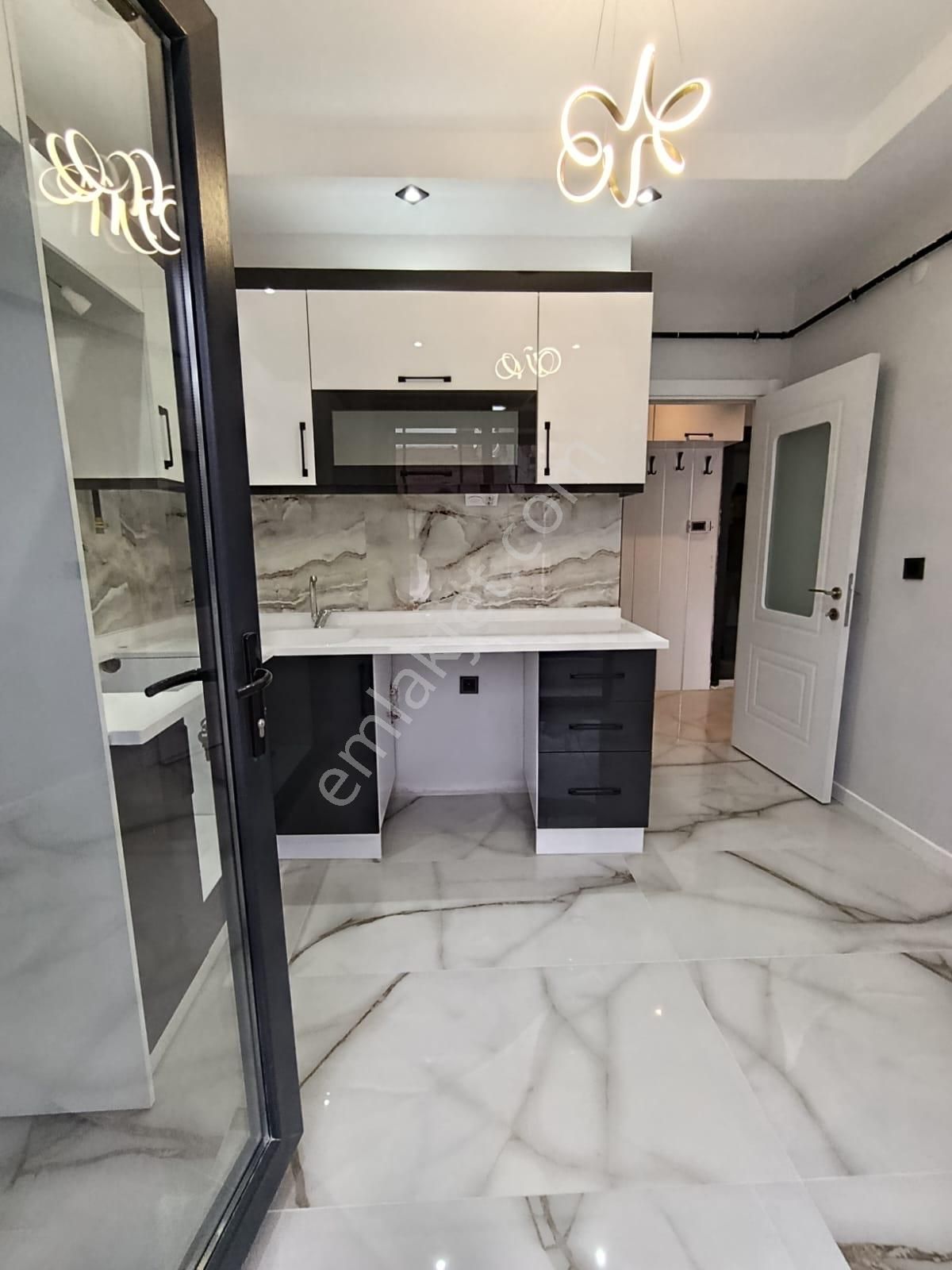 Çamlıca Mahallesinde 2+0 Satılık Daire - Görsel 2