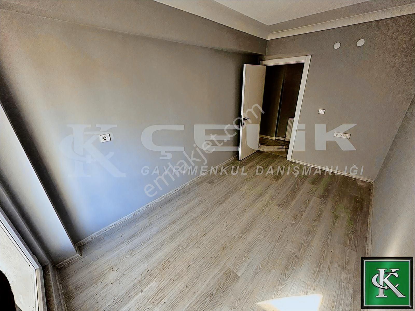 Çelik Gayrimenkulden Muradiye Cami Mevkinde Satılık 3+1 Daire!!! - Görsel 4