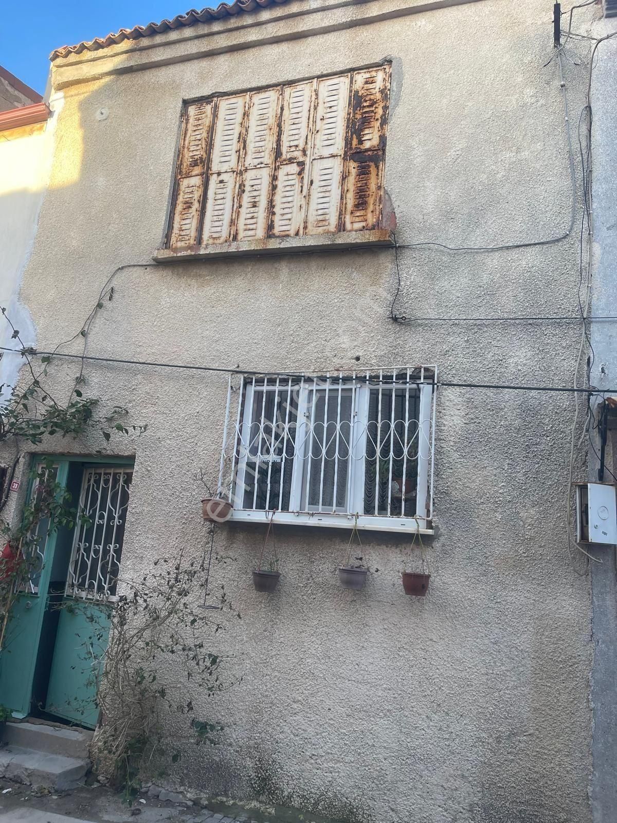 Ayvalık Merkez'de Avlulu Ve Daracalı 2 Katlı 3+1 Taş Rum Evi - Görsel 3