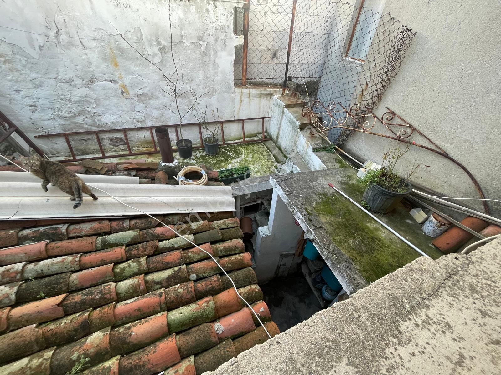 Ayvalık Merkez'de Avlulu Ve Daracalı 2 Katlı 3+1 Taş Rum Evi - Görsel 35