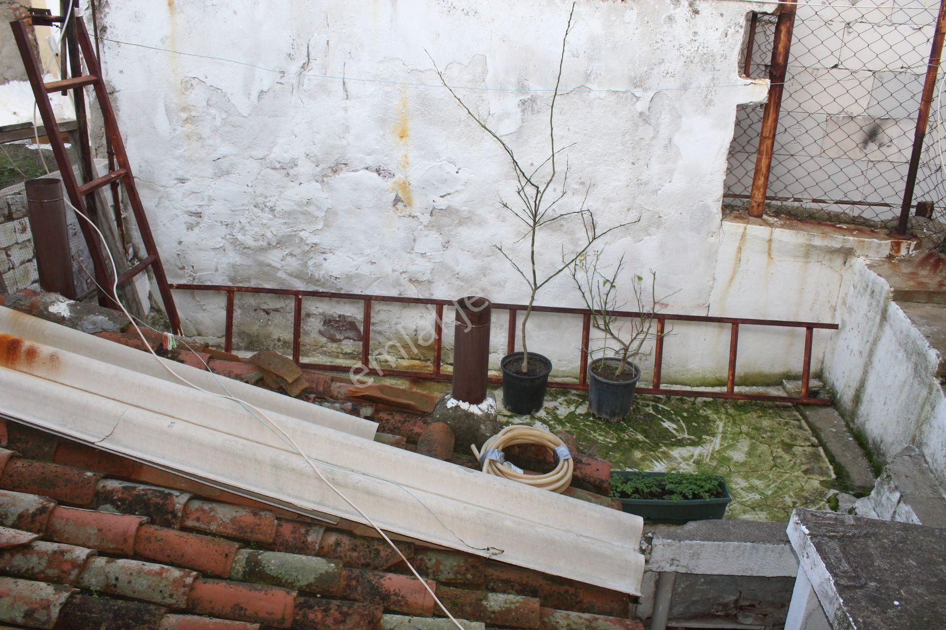 Ayvalık Merkez'de Avlulu Ve Daracalı 2 Katlı 3+1 Taş Rum Evi - Görsel 18