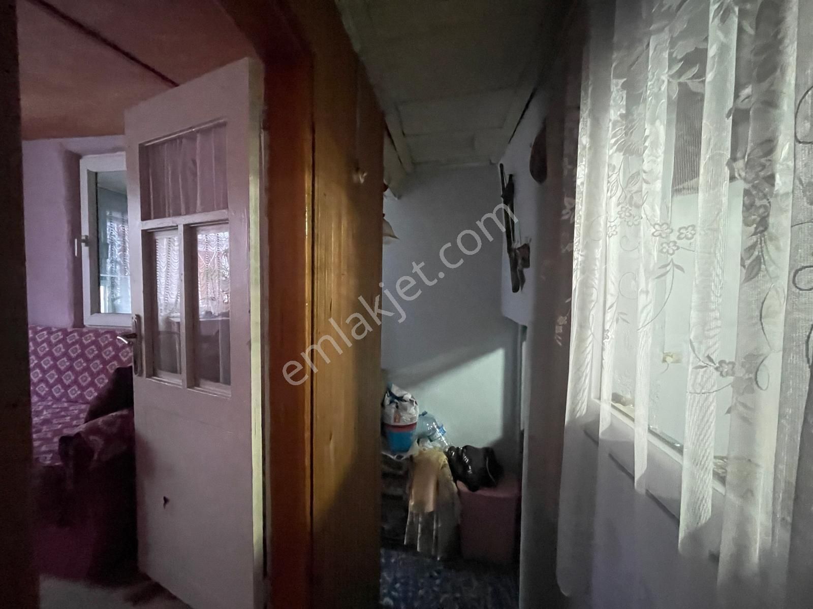 Ayvalık Merkez'de Avlulu Ve Daracalı 2 Katlı 3+1 Taş Rum Evi - Görsel 19