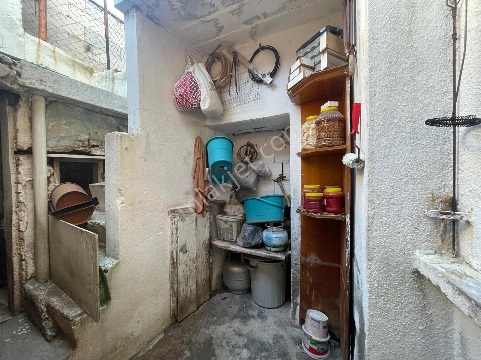 Ayvalık Merkez'de Avlulu Ve Daracalı 2 Katlı 3+1 Taş Rum Evi - Görsel 15