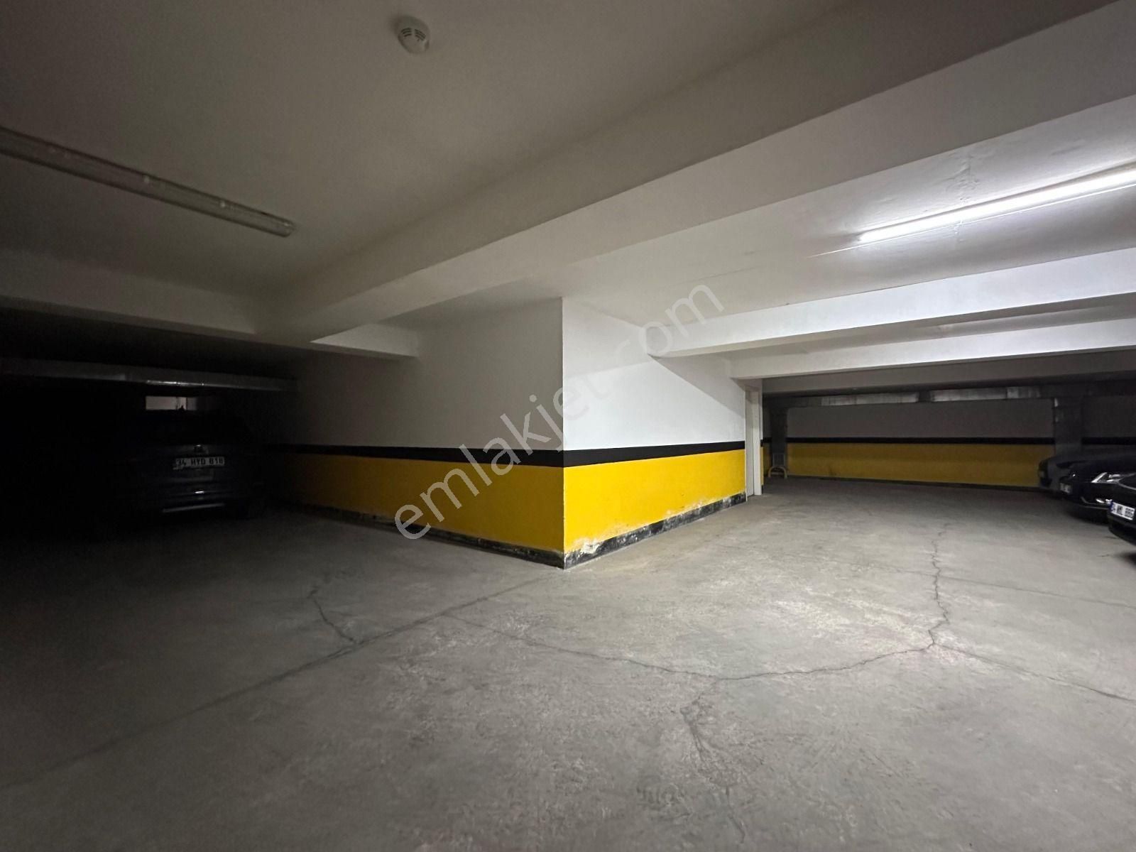 Kozyatağı Central Hast. Civarı Balkonlu Ebevyn Banyolu 3+1 Daire - Görsel 22