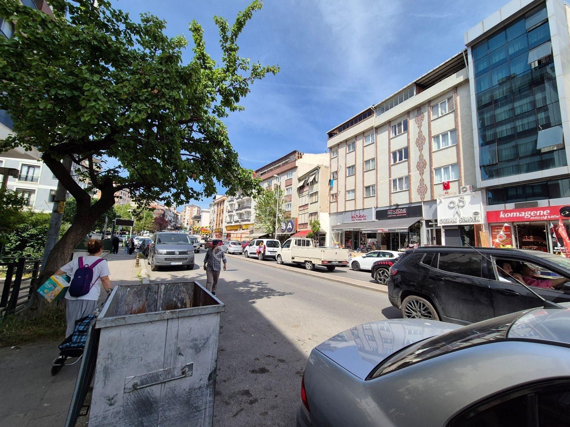 İçerenköy Alanaldı Cd Üzeri, Merkezi Konumda Geniş Ara Katta Eşyalı 1+1 Daire - Görsel 30