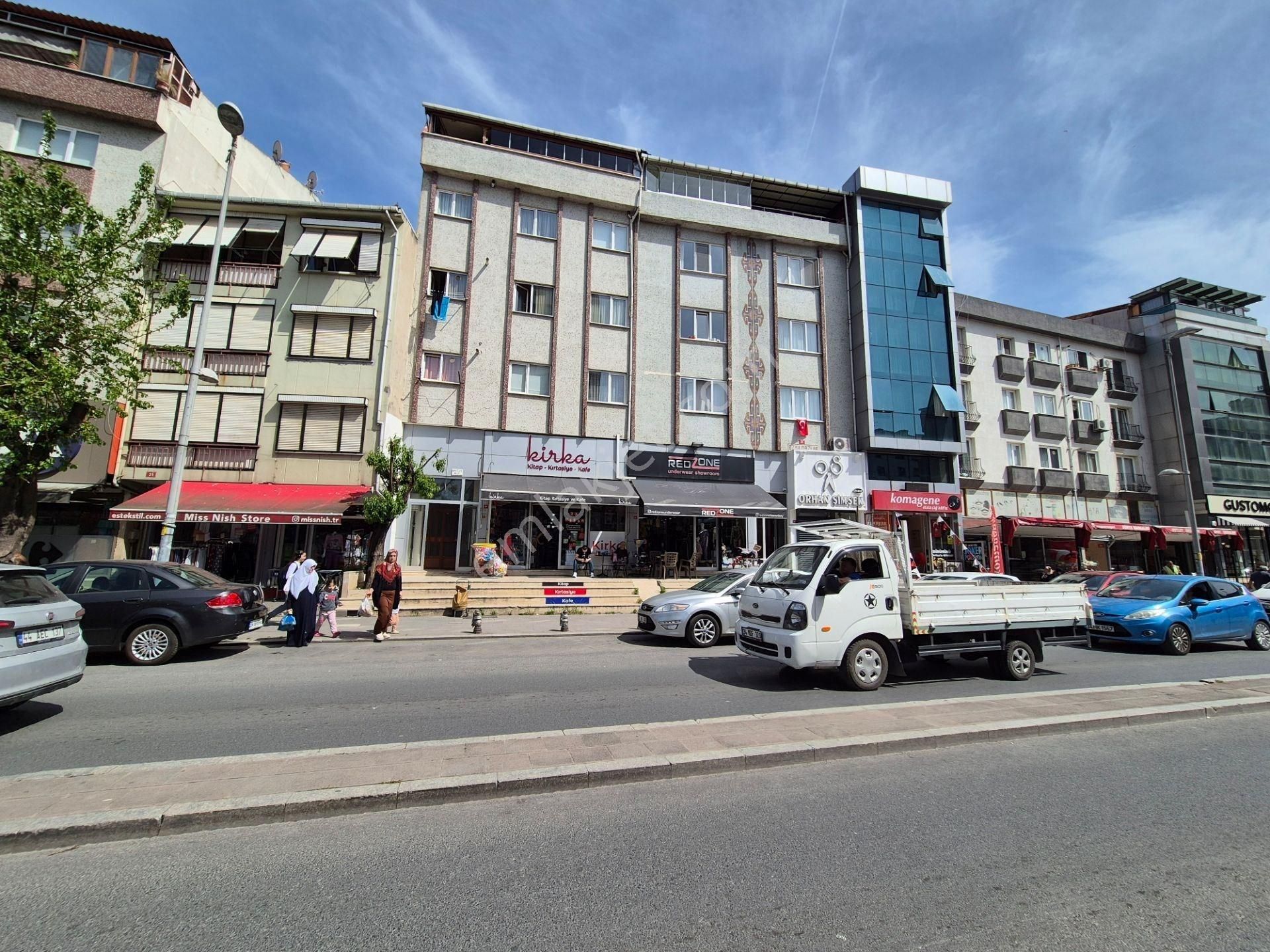 İçerenköy Alanaldı Cd Üzeri, Merkezi Konumda Geniş Ara Katta Eşyalı 1+1 Daire - Görsel 28