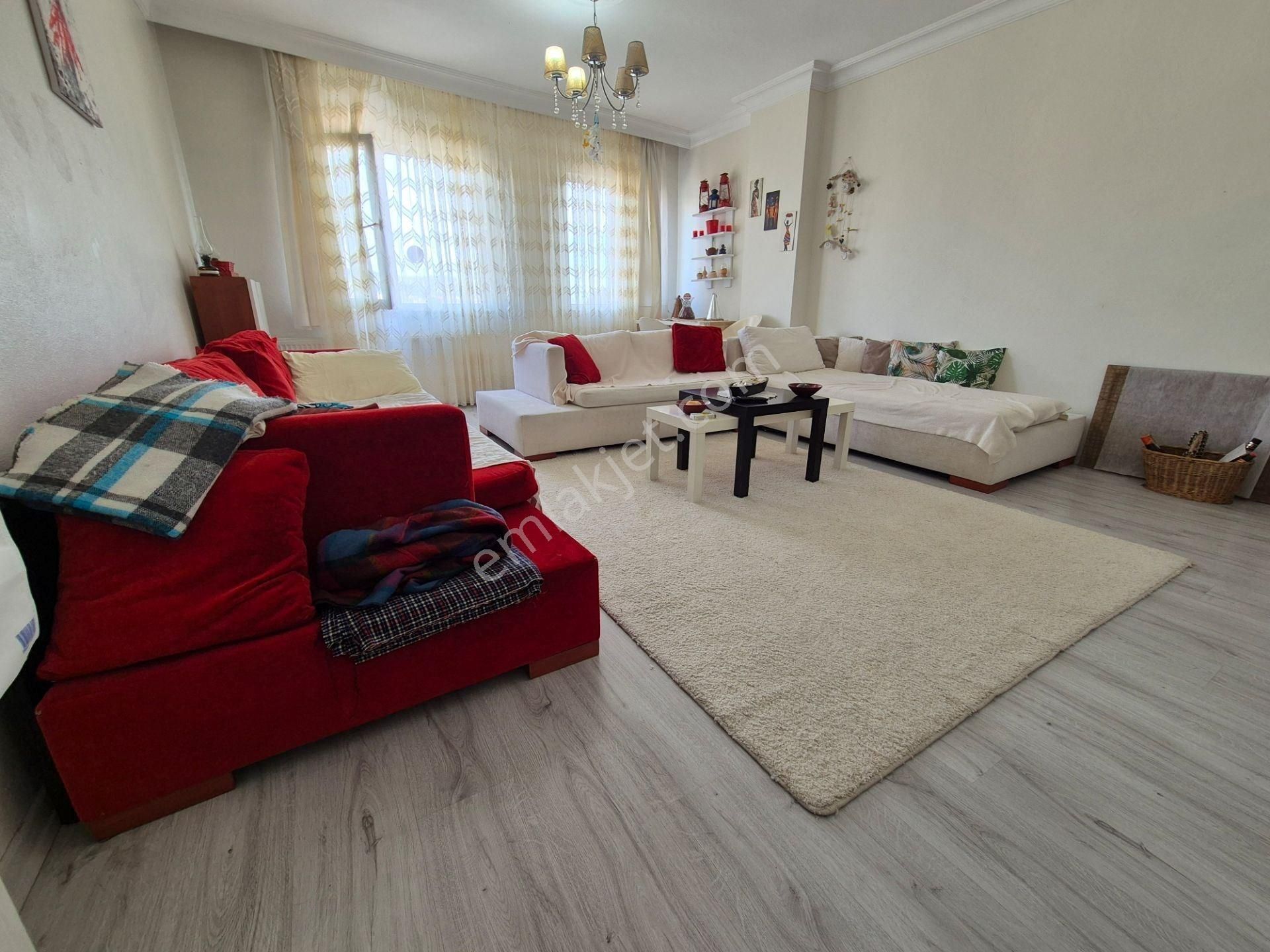 İçerenköy Alanaldı Cd Üzeri, Merkezi Konumda Geniş Ara Katta Eşyalı 1+1 Daire - Görsel 2