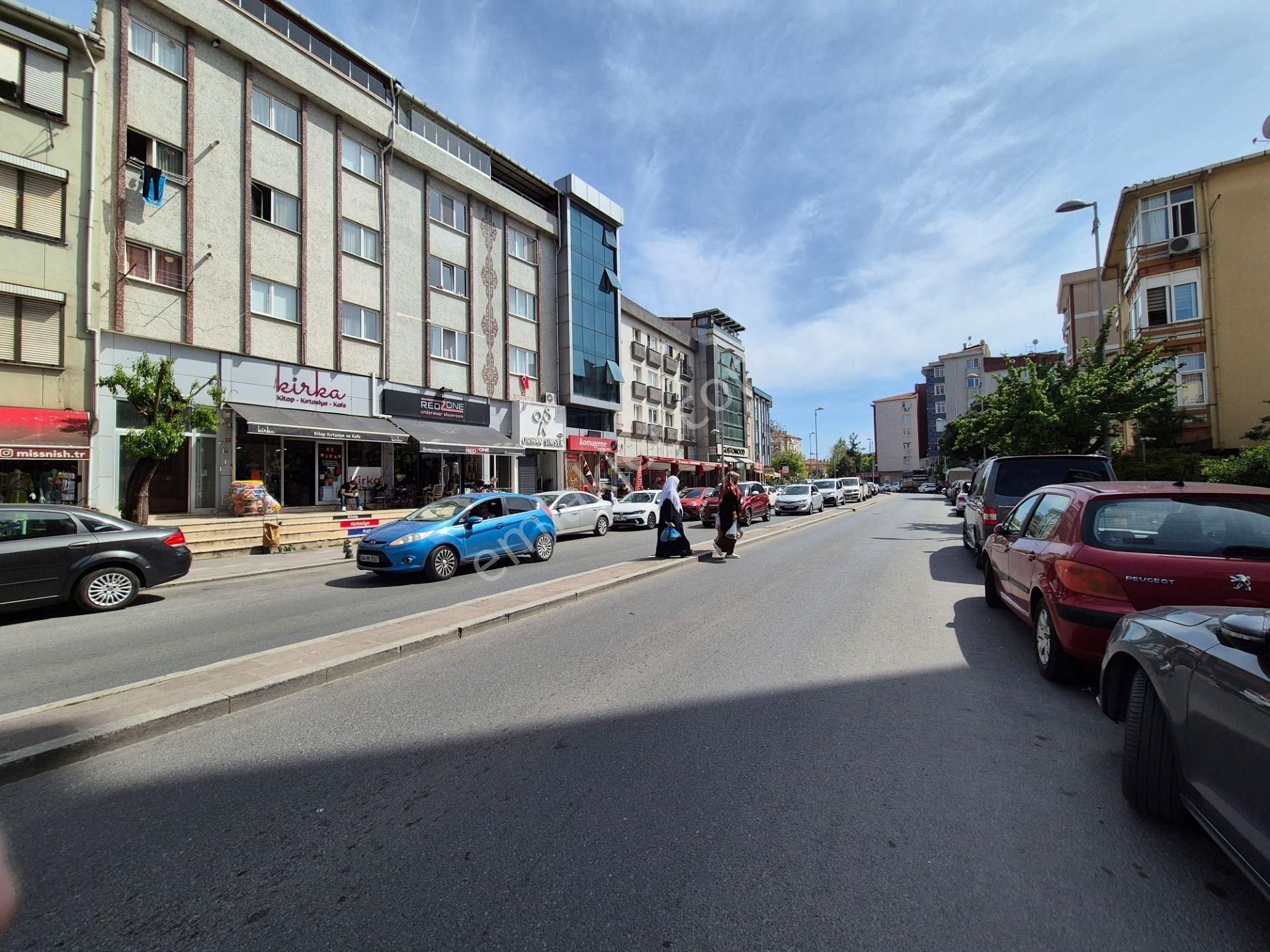 İçerenköy Alanaldı Cd Üzeri, Merkezi Konumda Geniş Ara Katta Eşyalı 1+1 Daire - Görsel 29