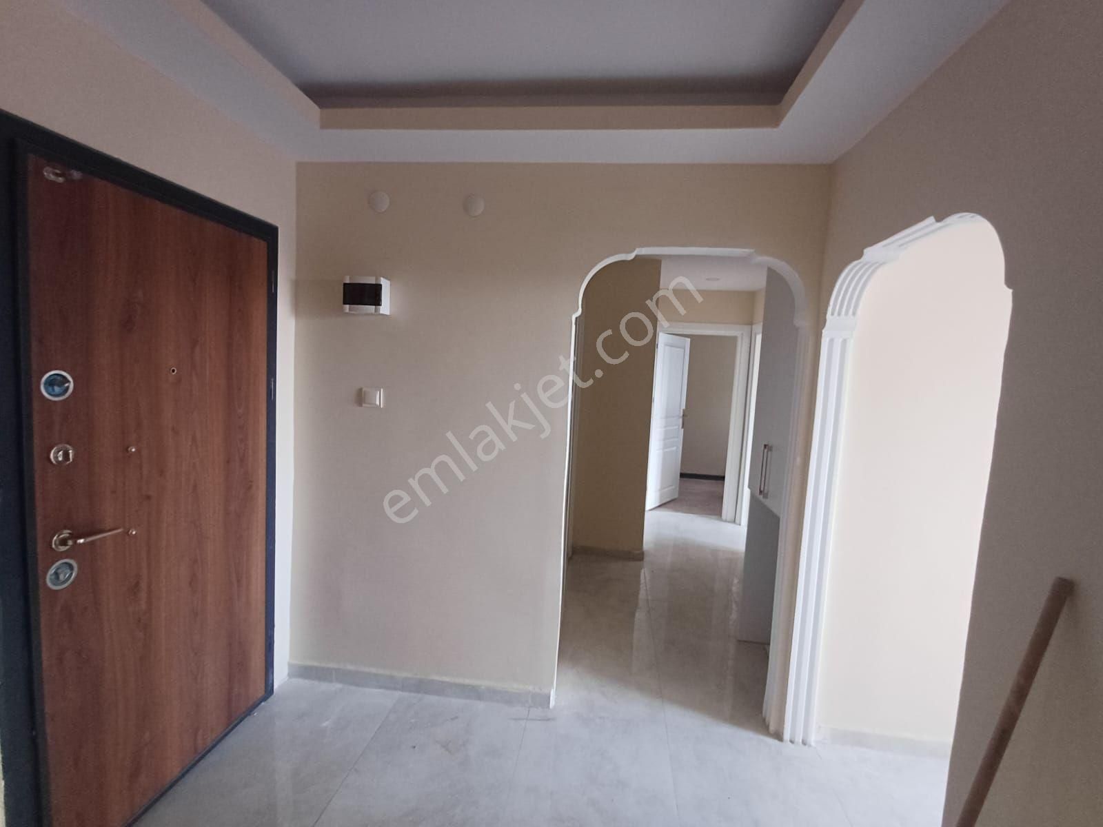 Baraj Yolu Eski Topel Durağı Civarı 3+1 Satılık Daire