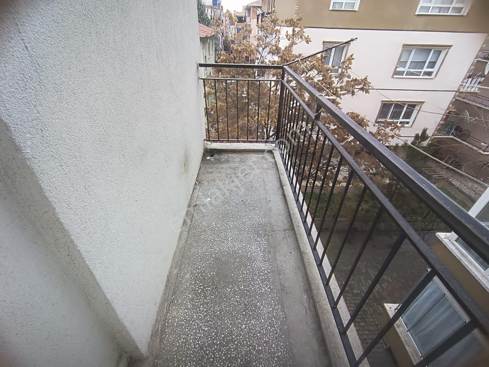 Sincan Tandoğan Mahallesinde 3+1 Kiralık Ara Kat Nerkezi Konum Daire - Görsel 4