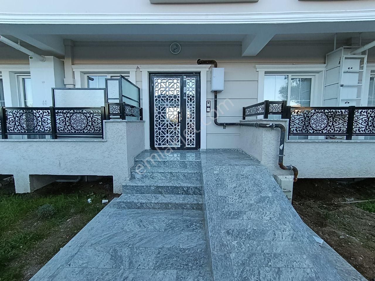 Kadıköyde Doğalgazlı Asansörlü 1 Yaşında Ara Kat Ön Cephe 2+1 Daire - Görsel 2
