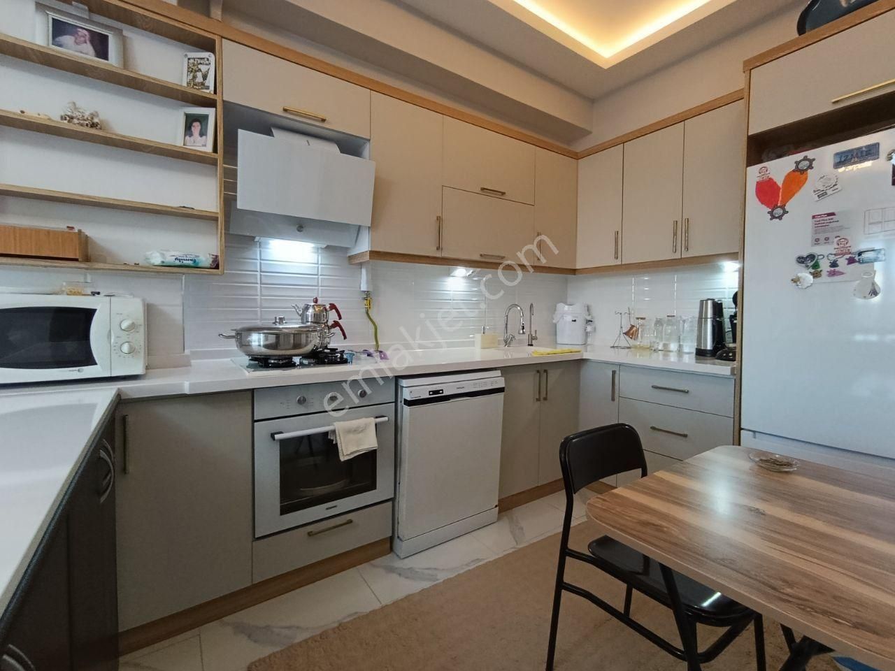 Kadıköyde Doğalgazlı Asansörlü 1 Yaşında Ara Kat Ön Cephe 2+1 Daire - Görsel 11