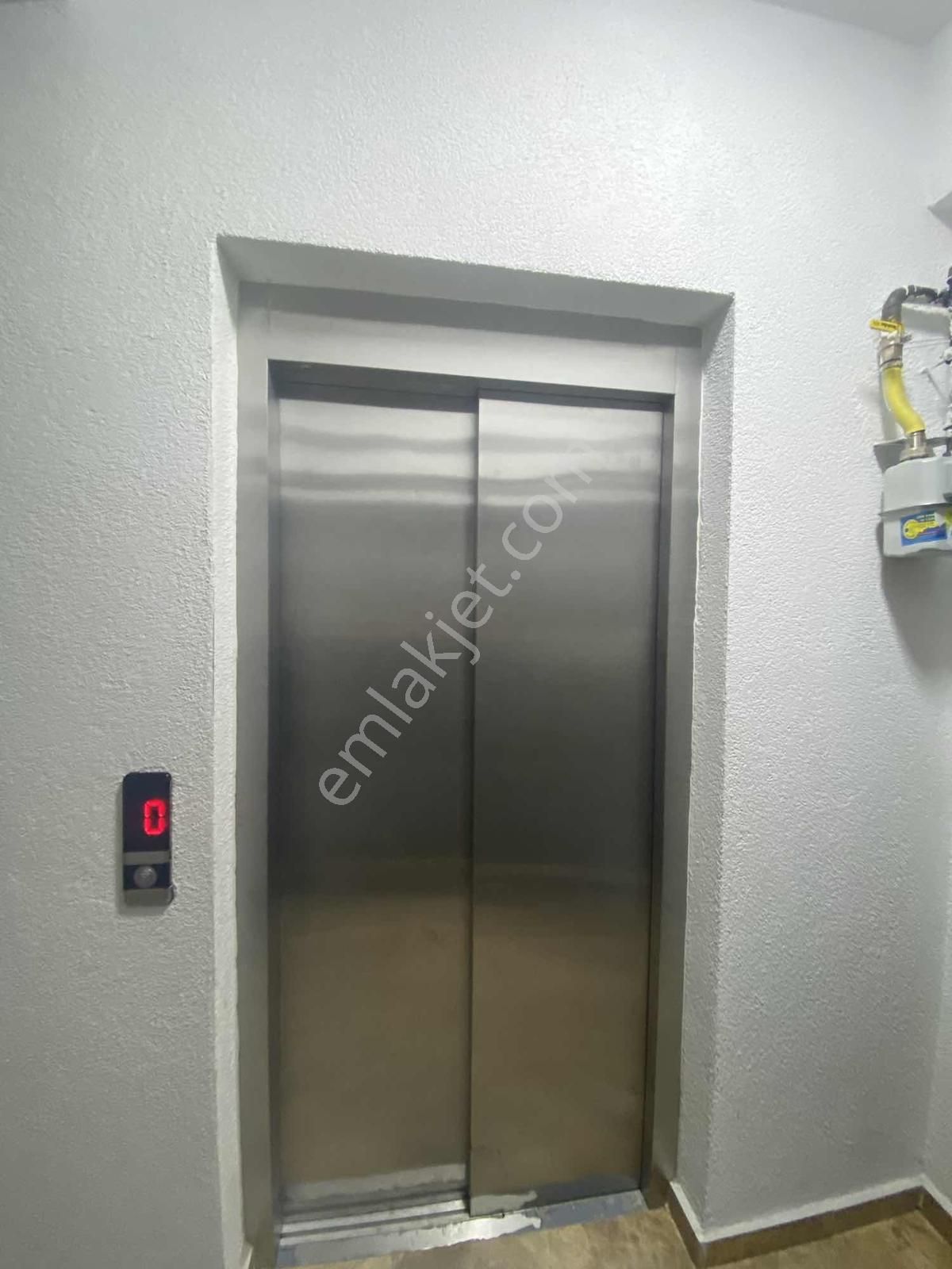 Önlü'den M.akif'de 2+1 80m2 Otopark'lı Lüx Arakat Daire - Görsel 15
