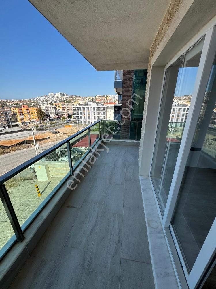 Kuşadası Değirmendere Mahallesinde Satılık Doğalgazlı Geniş 3+1 - Görsel 18