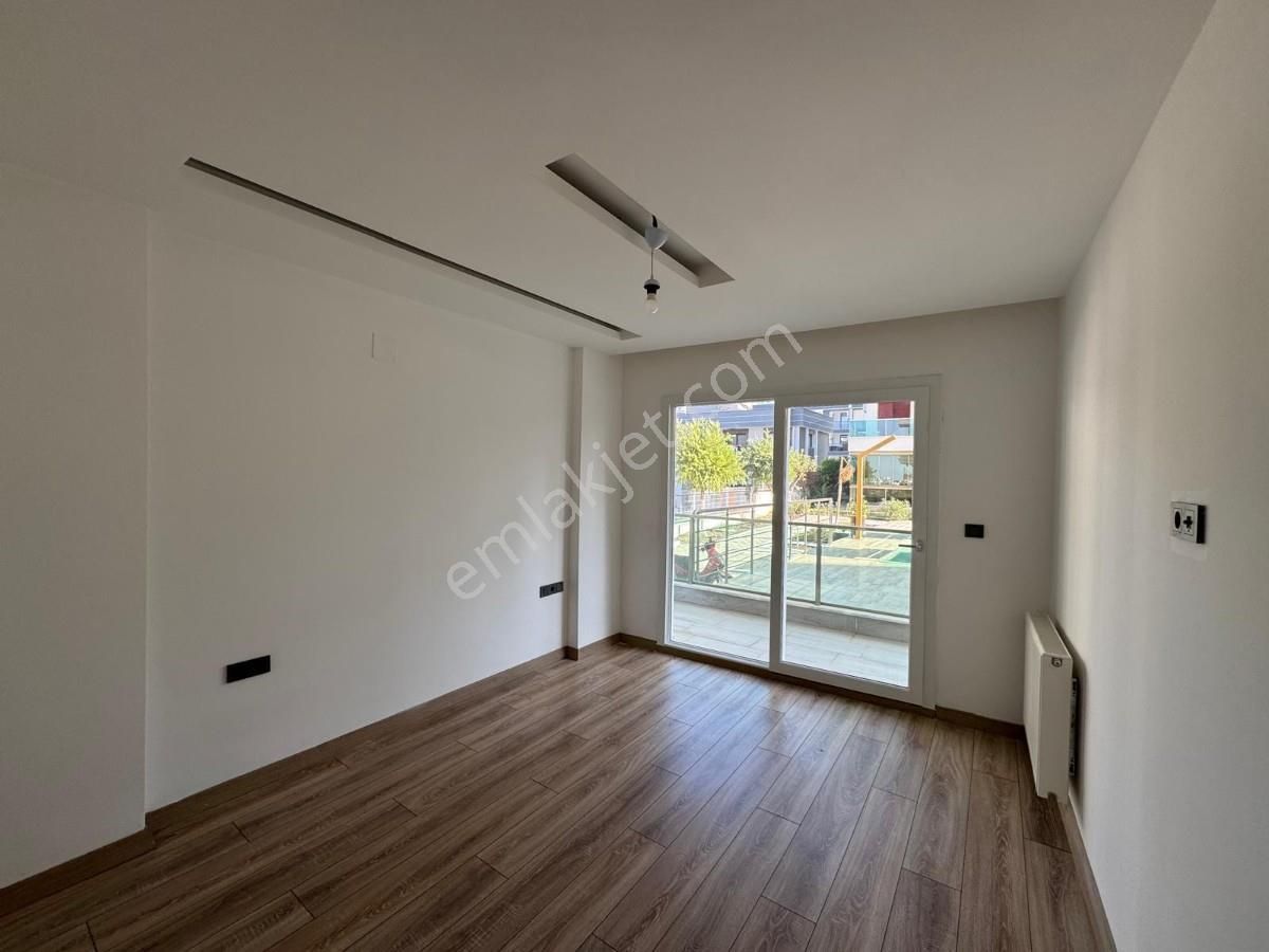 Kuşadası Değirmendere Mahallesinde Satılık Doğalgazlı Geniş 3+1 - Görsel 12