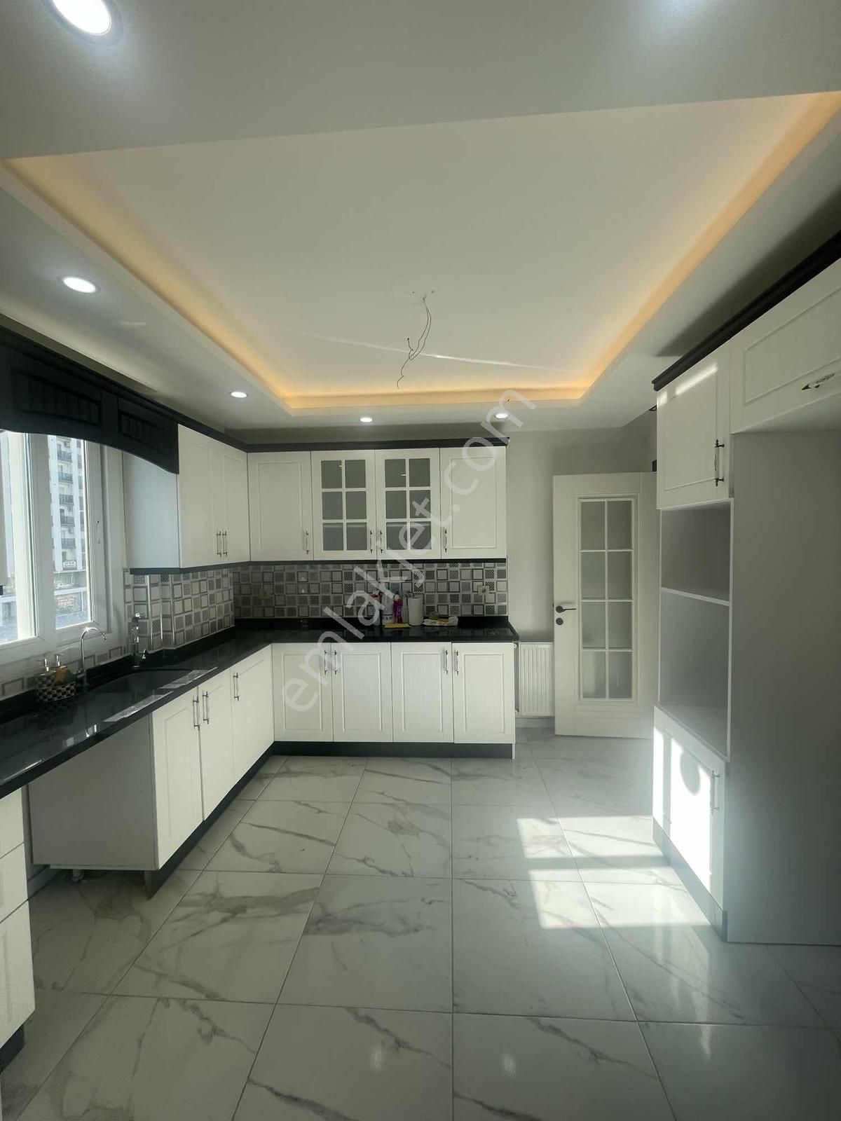 Stadyum Bulvarı Uzerı Cukurova Fırın Yanı Kapalımutfak Genıs 3+1