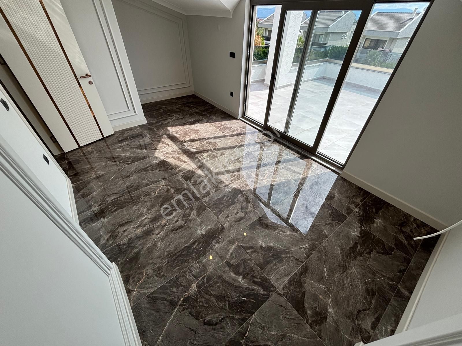 Yiğit'ten Güre'de 4+1 Site İçerisinde Müstakil Havuzlu Lüx Villa - Görsel 15