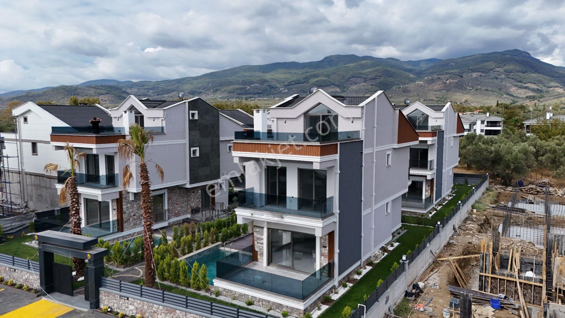 Yiğit'ten Güre'de 4+1 Site İçerisinde Müstakil Havuzlu Lüx Villa - Görsel 3