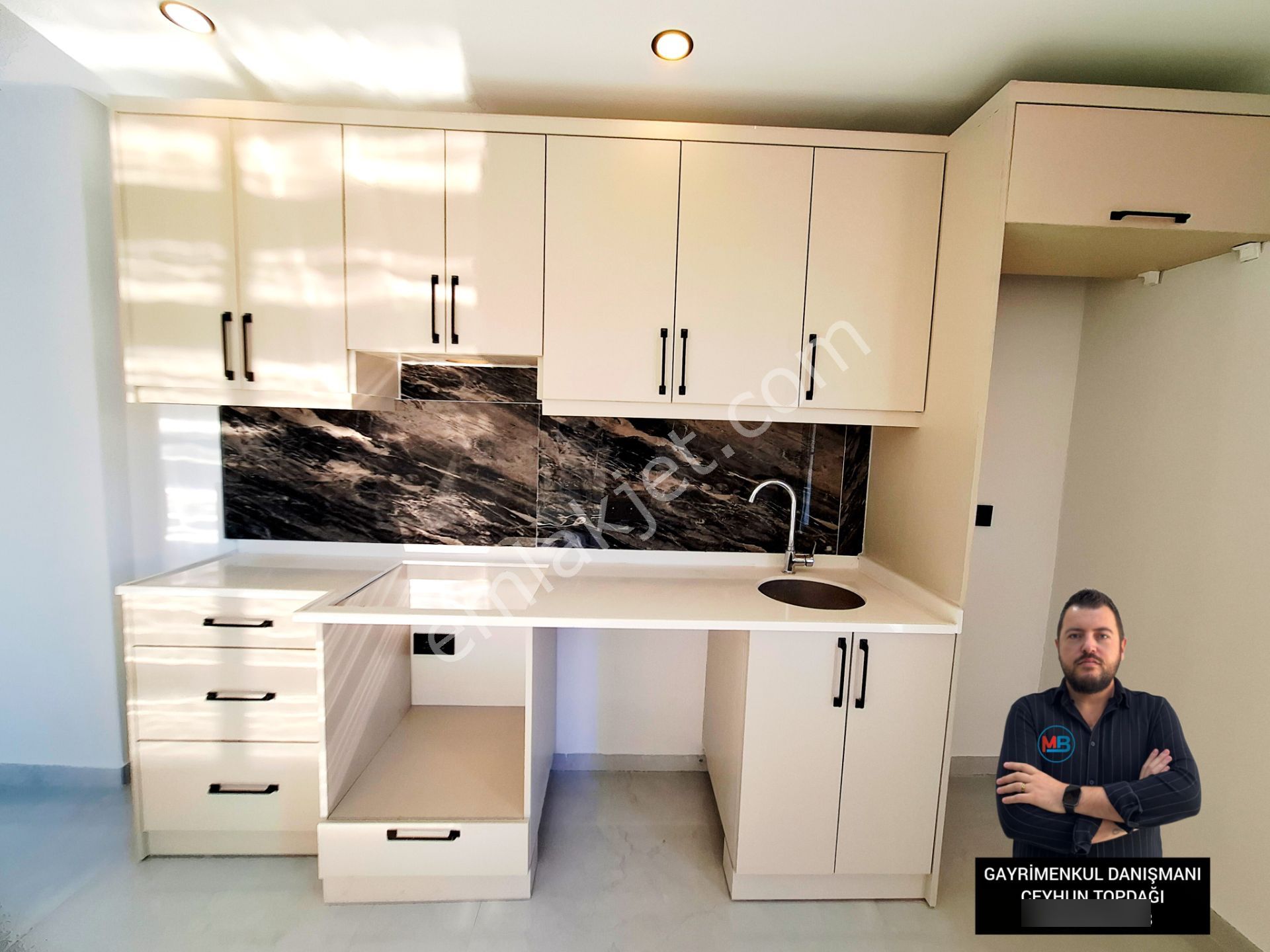 Didim'de Satılık 2+1 Sıfır Orta Kat Asansörlü Ön Cephe Daire ! - Görsel 8