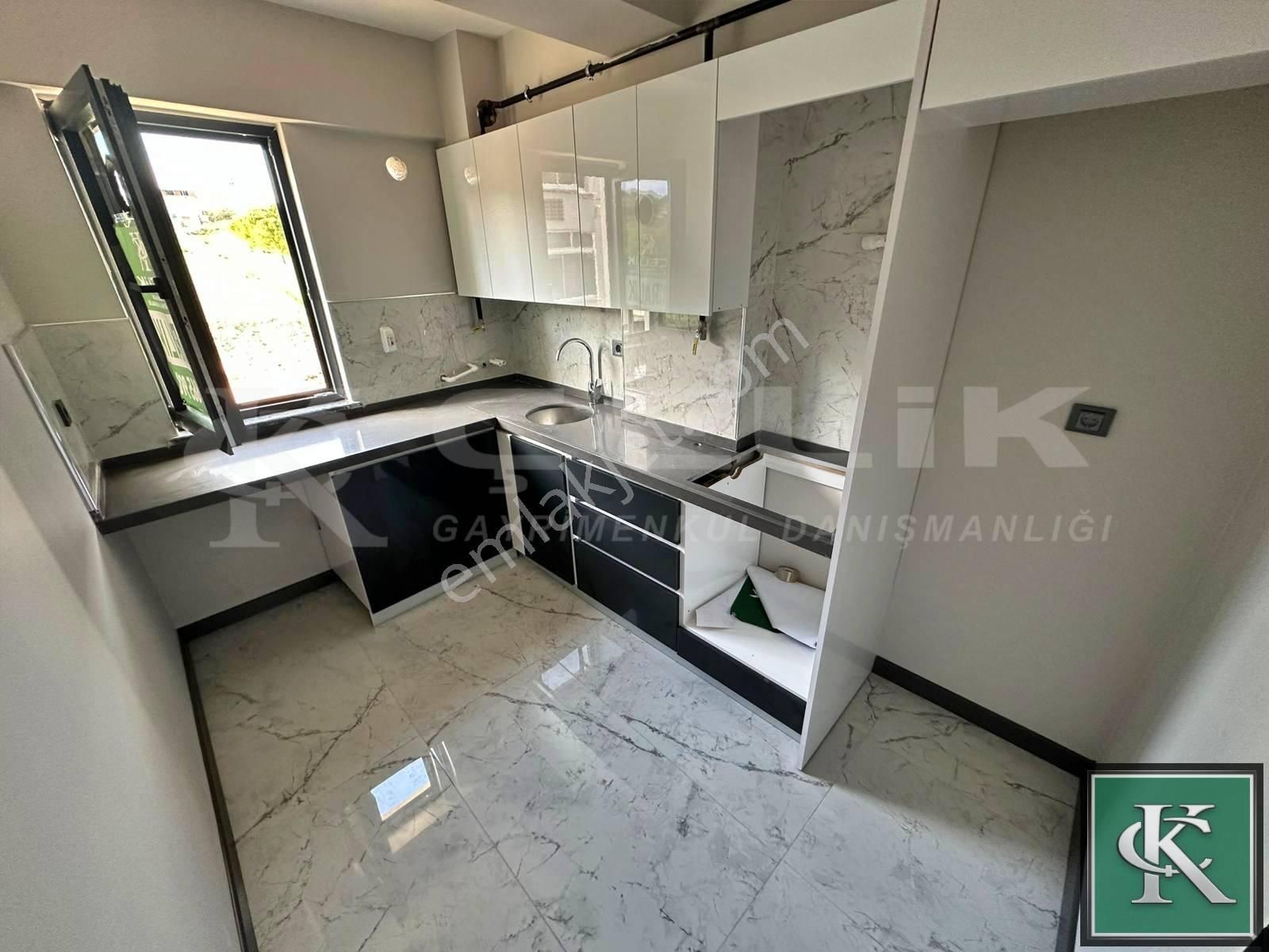 Çelik Emlaktan Yeni Mah 2+0 Oturuma Hazır Kiralık Daire - Görsel 2