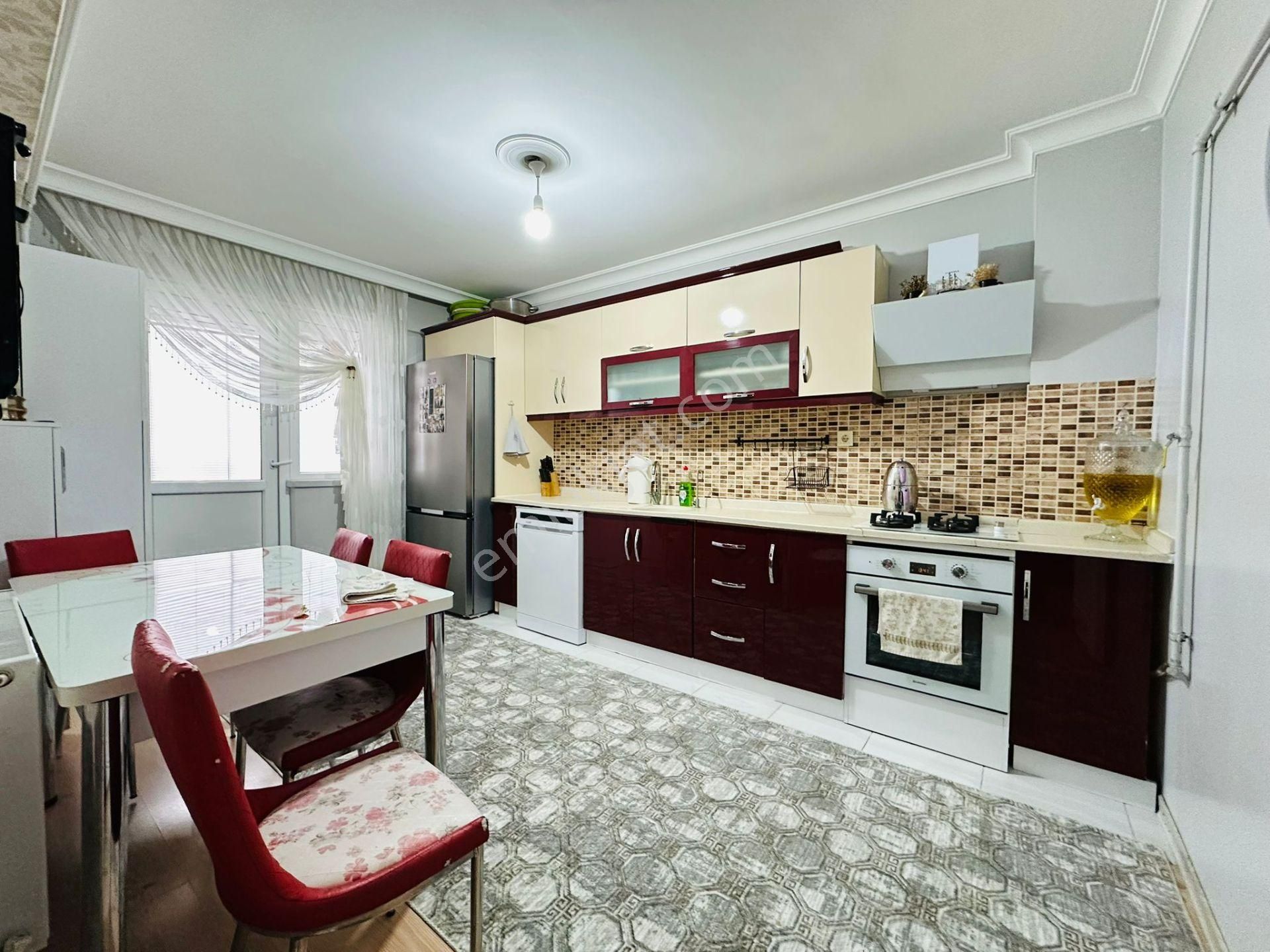 Karapürçek Mahallesinde Full Yapılı Asansörlü Krediye Uygun 3+1 2.katta Satılık Daire !!