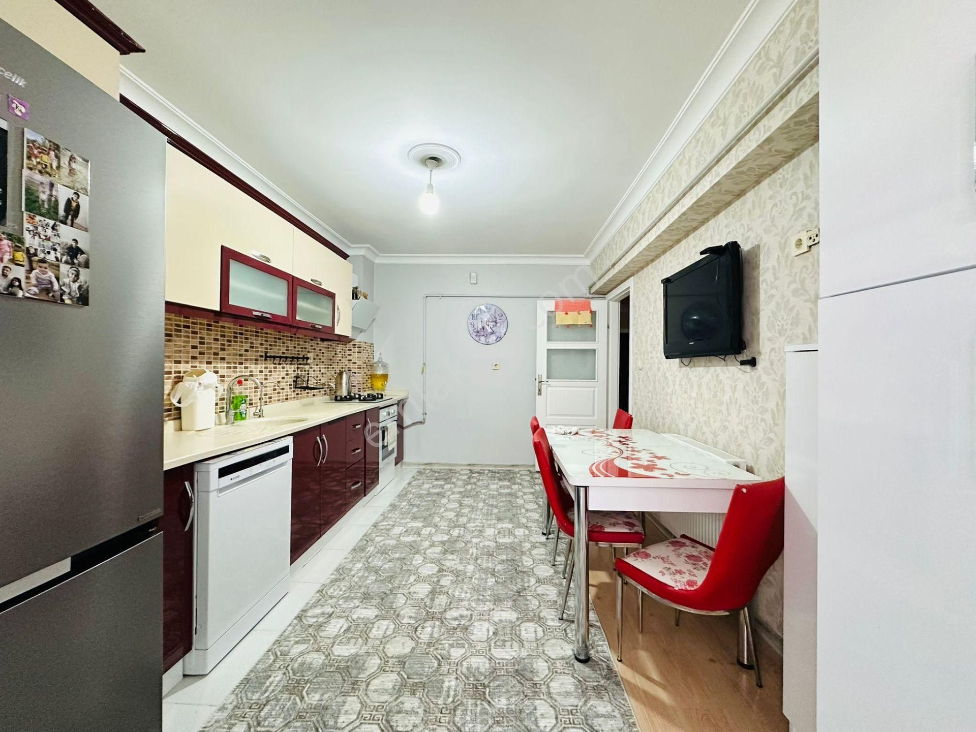 Karapürçek Mahallesinde Full Yapılı Asansörlü Krediye Uygun 3+1 2.katta Satılık Daire !! - Görsel 2