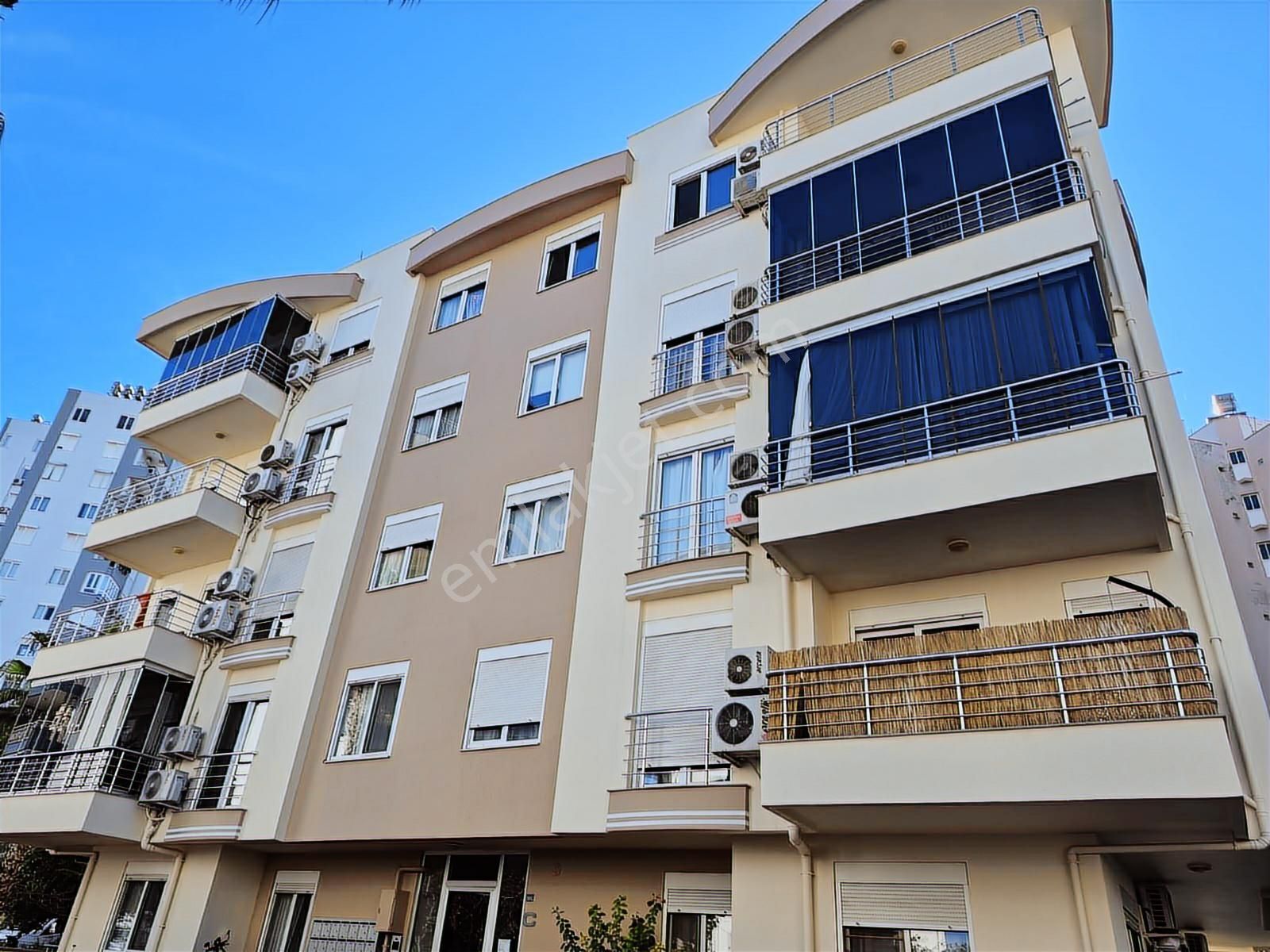 Fener Mahallesi Site İçerisinde Havuzlu 2+1 Daire