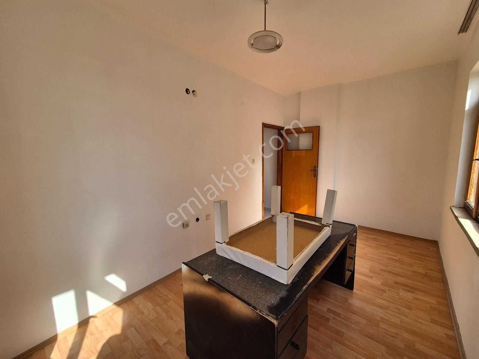 Kiracı Çıktı! Fırsat! Milli Egemenlik Caddesinde Satılık 3+1 - Görsel 28