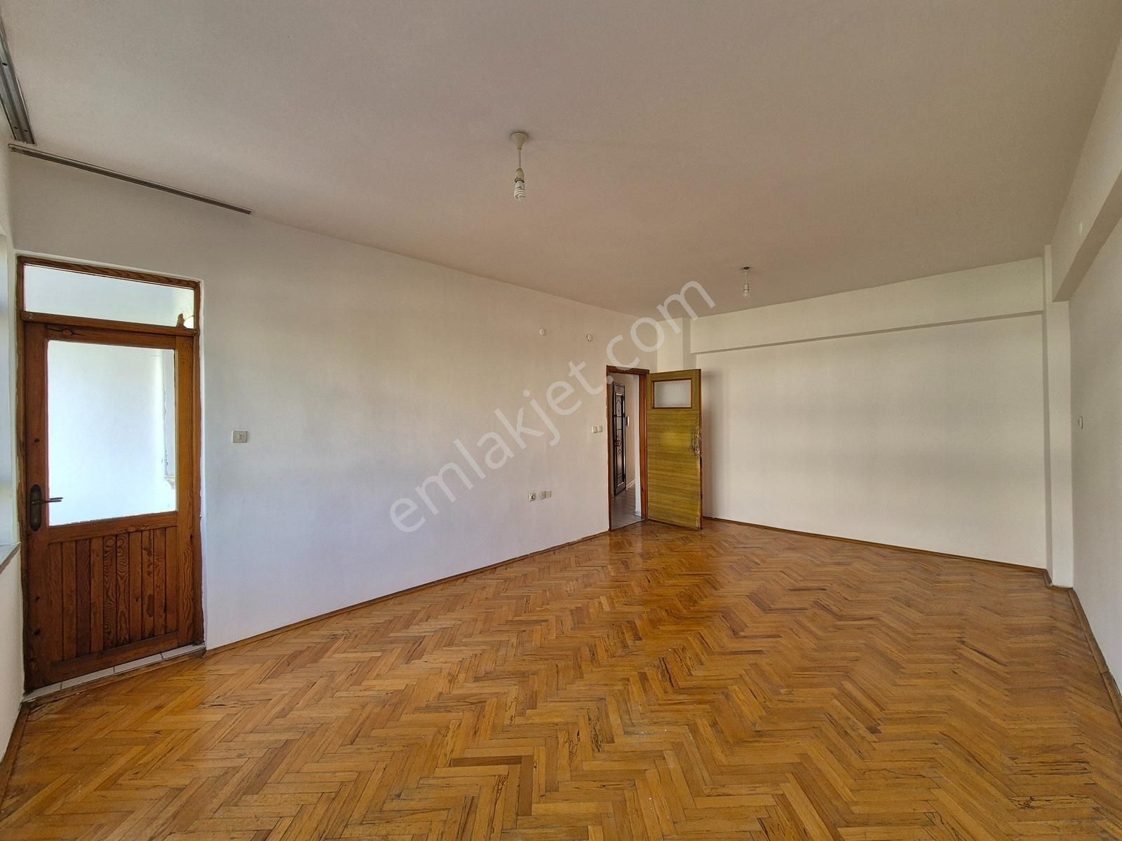 Kiracı Çıktı! Fırsat! Milli Egemenlik Caddesinde Satılık 3+1 - Görsel 13