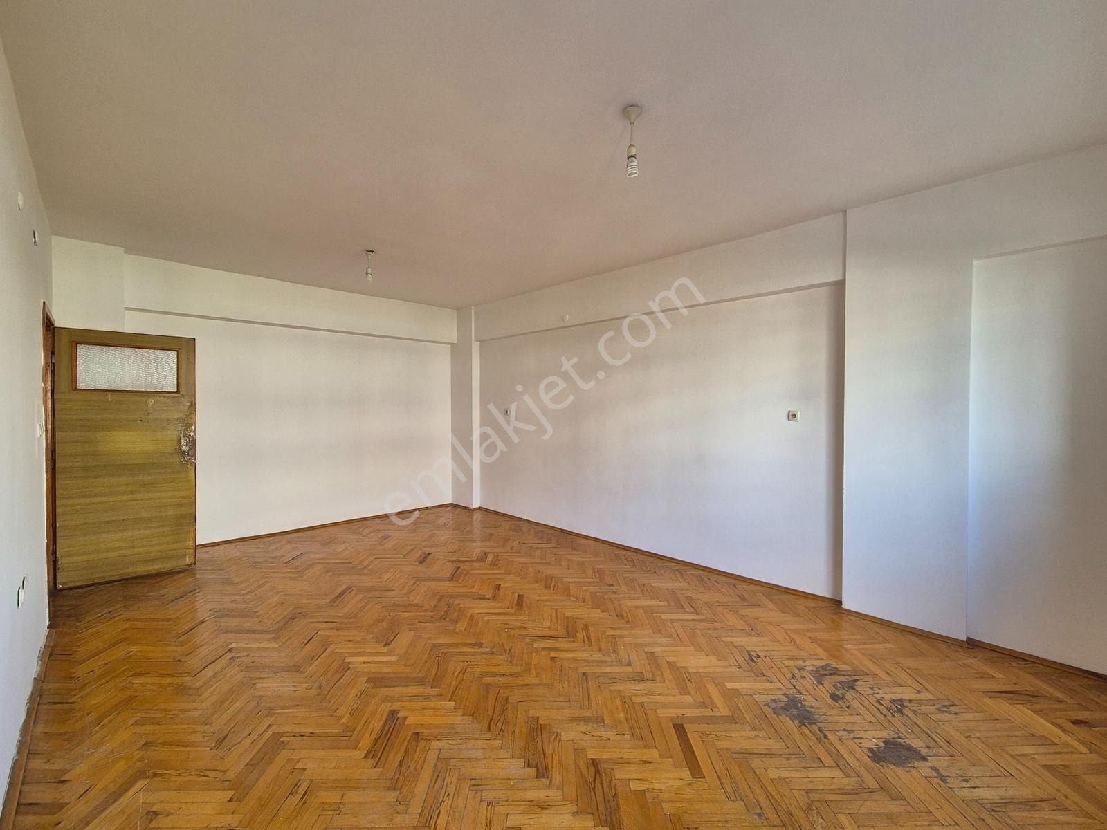 Kiracı Çıktı! Fırsat! Milli Egemenlik Caddesinde Satılık 3+1 - Görsel 11