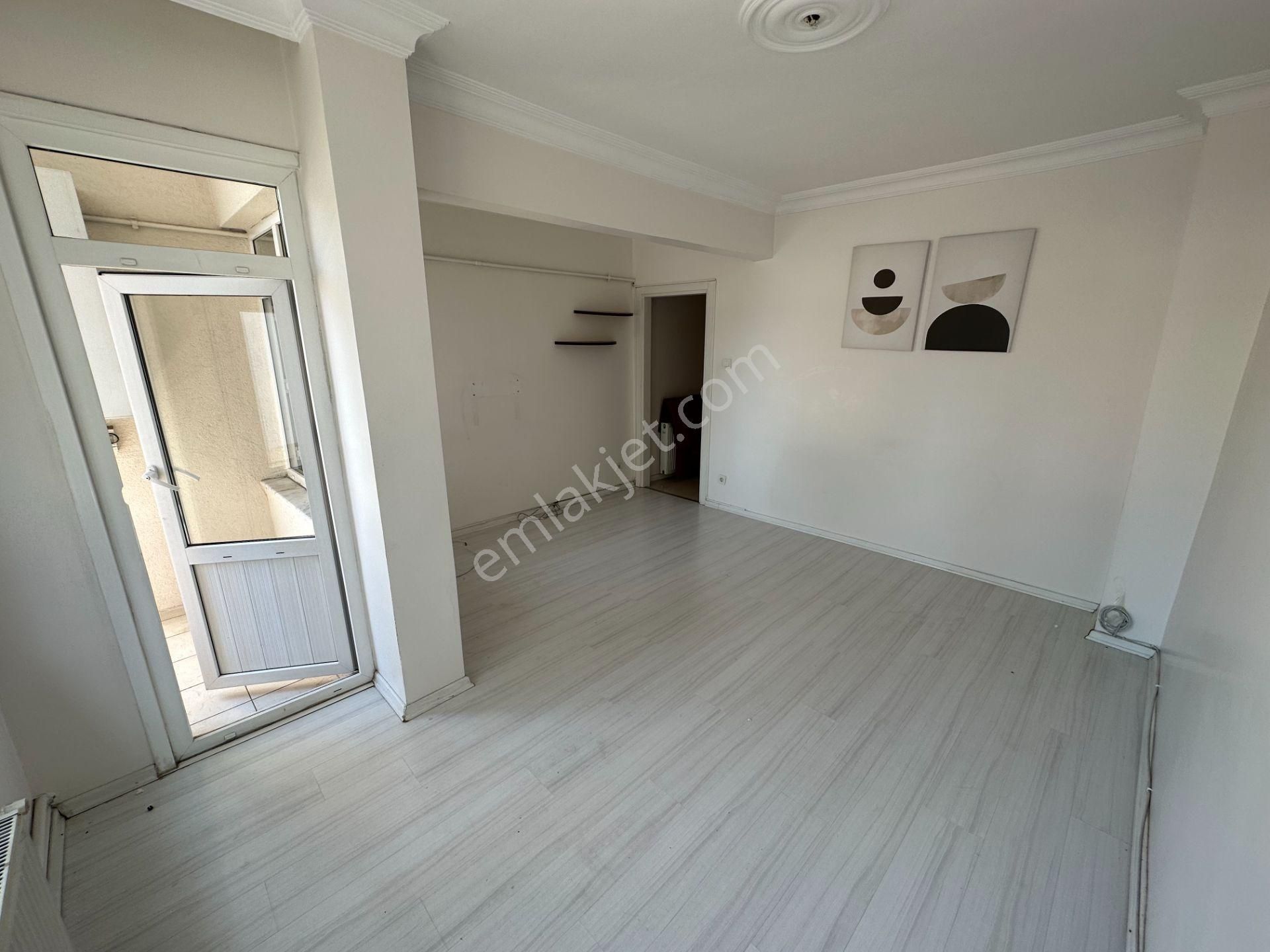 Remax Ümraniye Çarşı Öğrenciye Uygun Metro Dibinde Kiralık Daire - Görsel 3