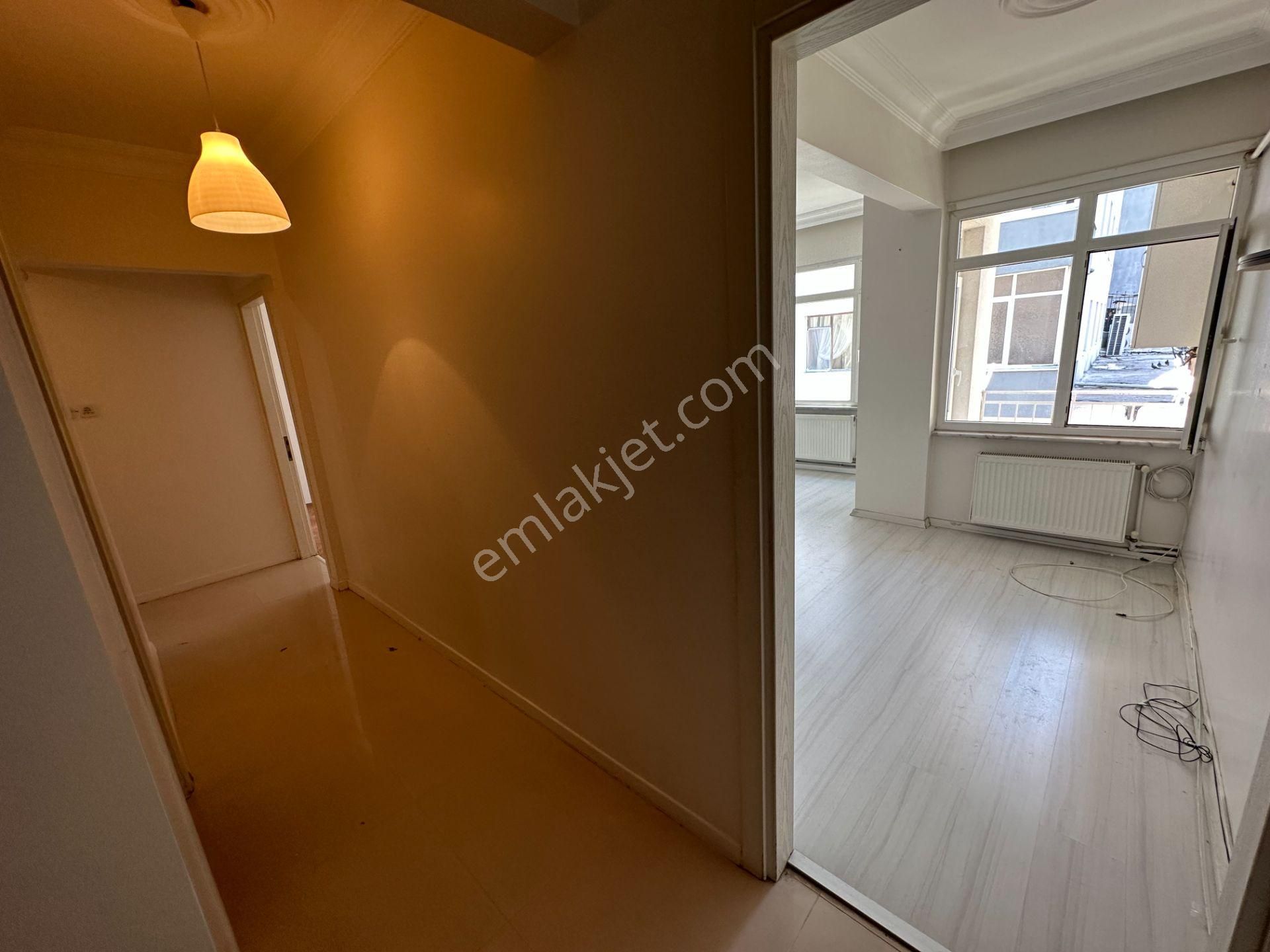 Remax Ümraniye Çarşı Öğrenciye Uygun Metro Dibinde Kiralık Daire - Görsel 23