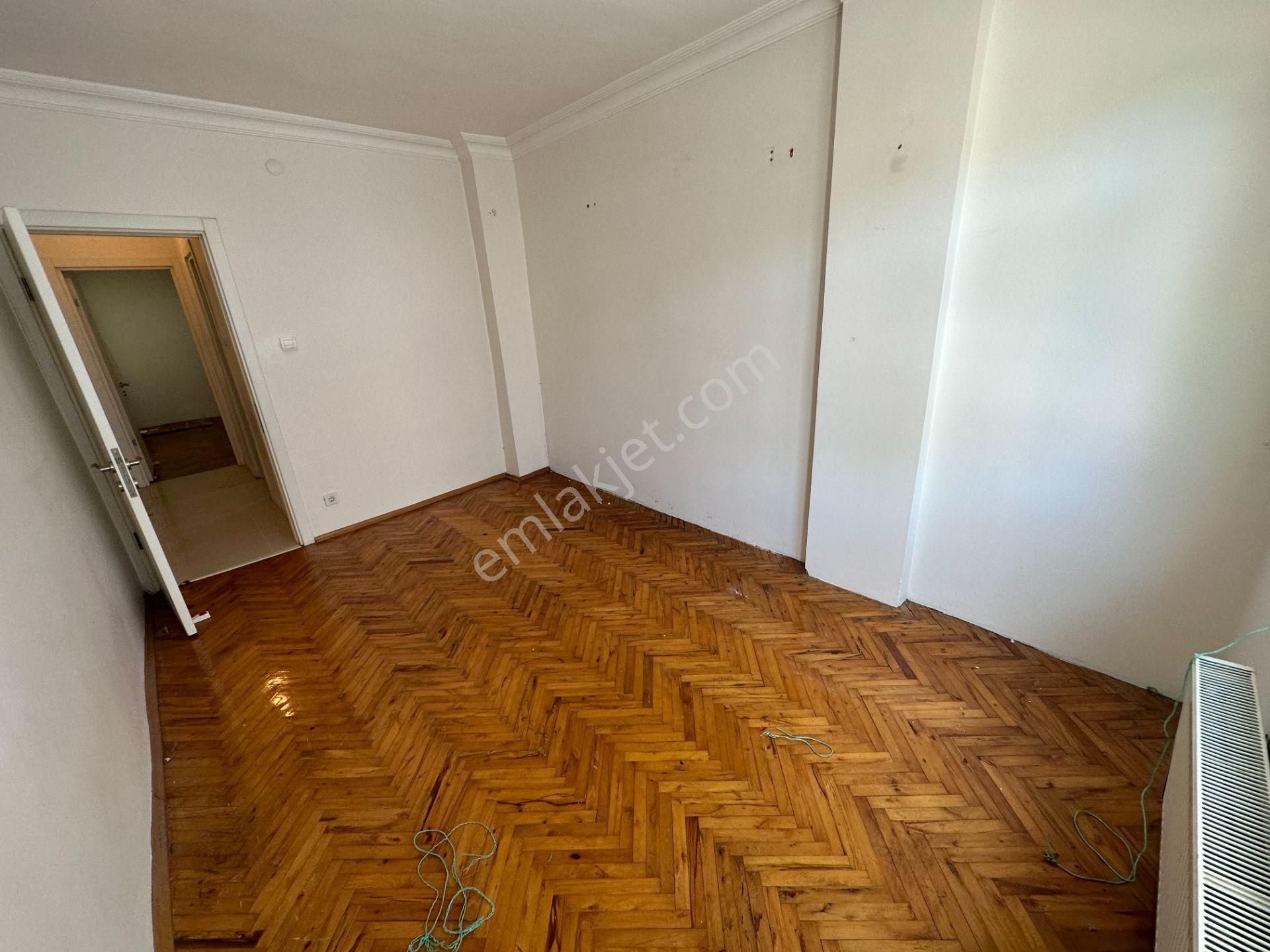 Remax Ümraniye Çarşı Öğrenciye Uygun Metro Dibinde Kiralık Daire - Görsel 20