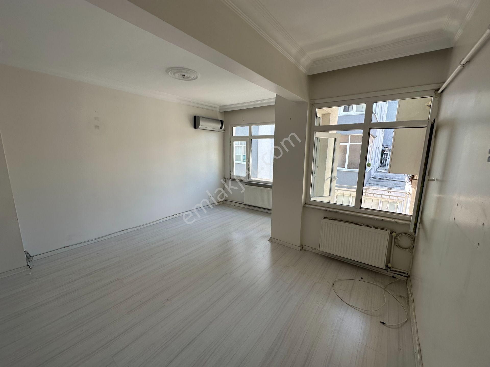 Remax Ümraniye Çarşı Öğrenciye Uygun Metro Dibinde Kiralık Daire - Görsel 2