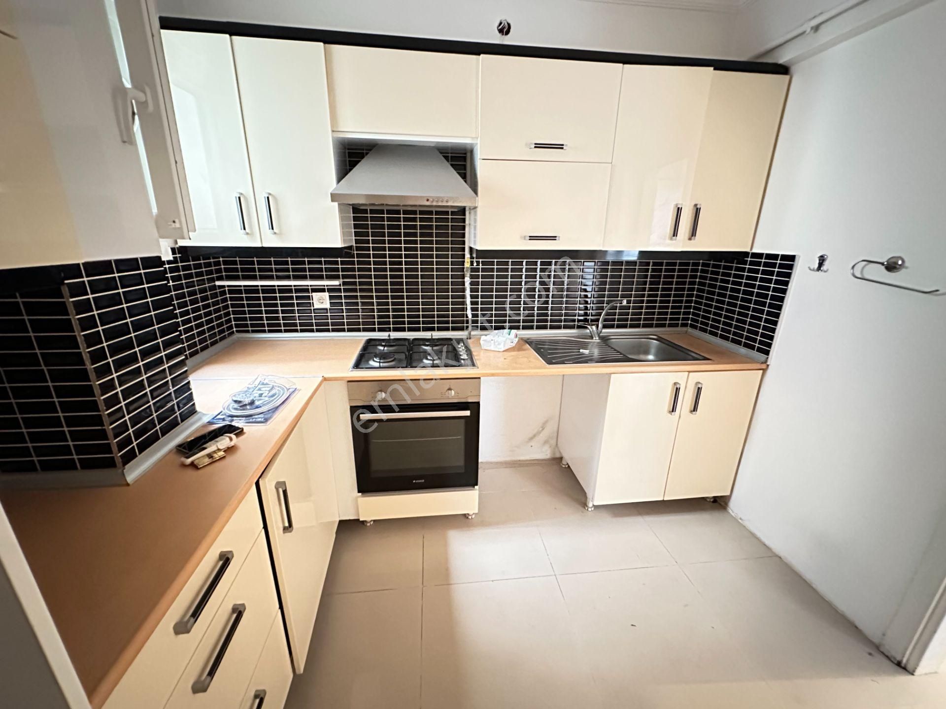 Remax Ümraniye Çarşı Öğrenciye Uygun Metro Dibinde Kiralık Daire - Görsel 12