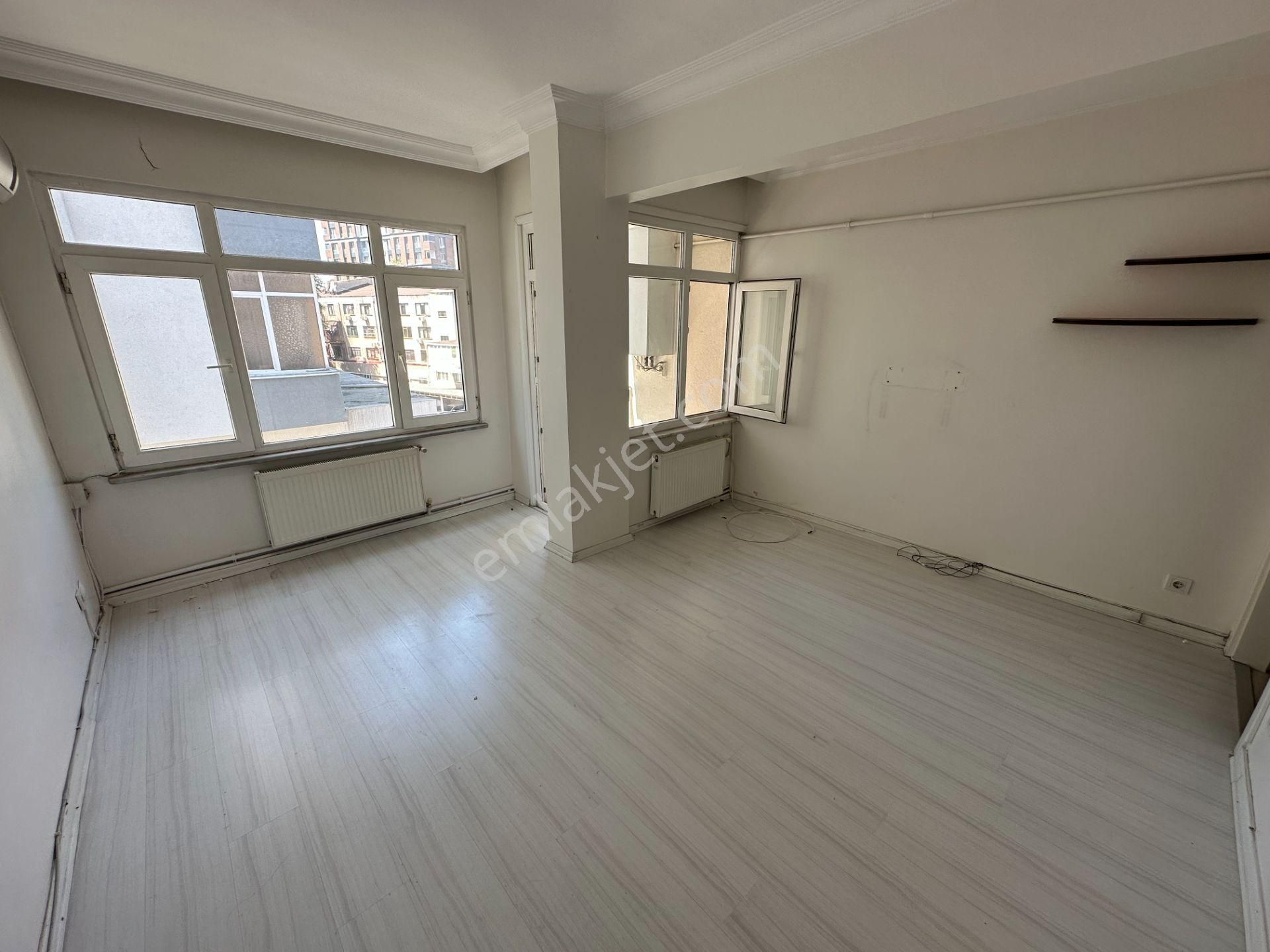 Remax Ümraniye Çarşı Öğrenciye Uygun Metro Dibinde Kiralık Daire - Görsel 4