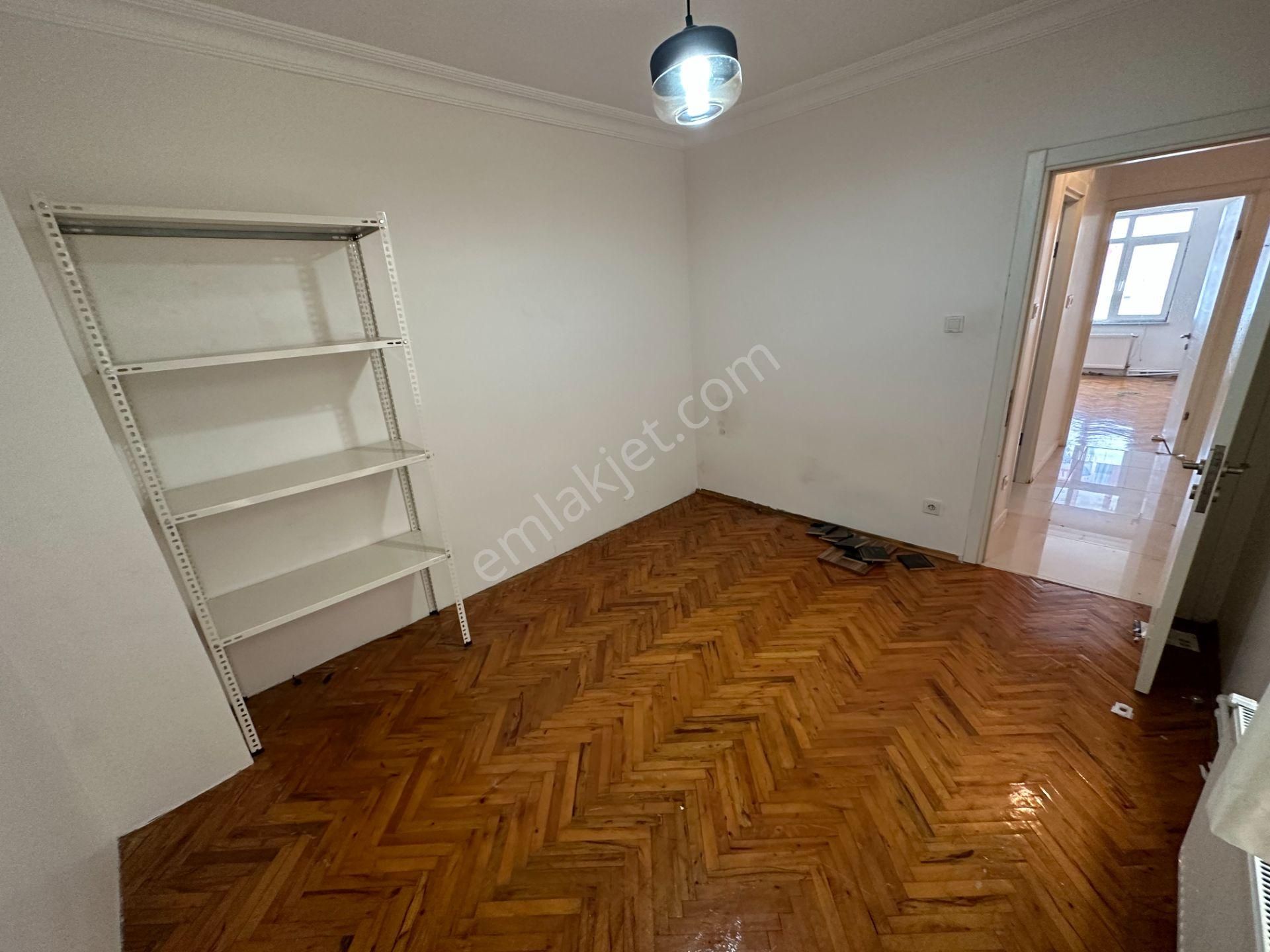 Remax Ümraniye Çarşı Öğrenciye Uygun Metro Dibinde Kiralık Daire - Görsel 17