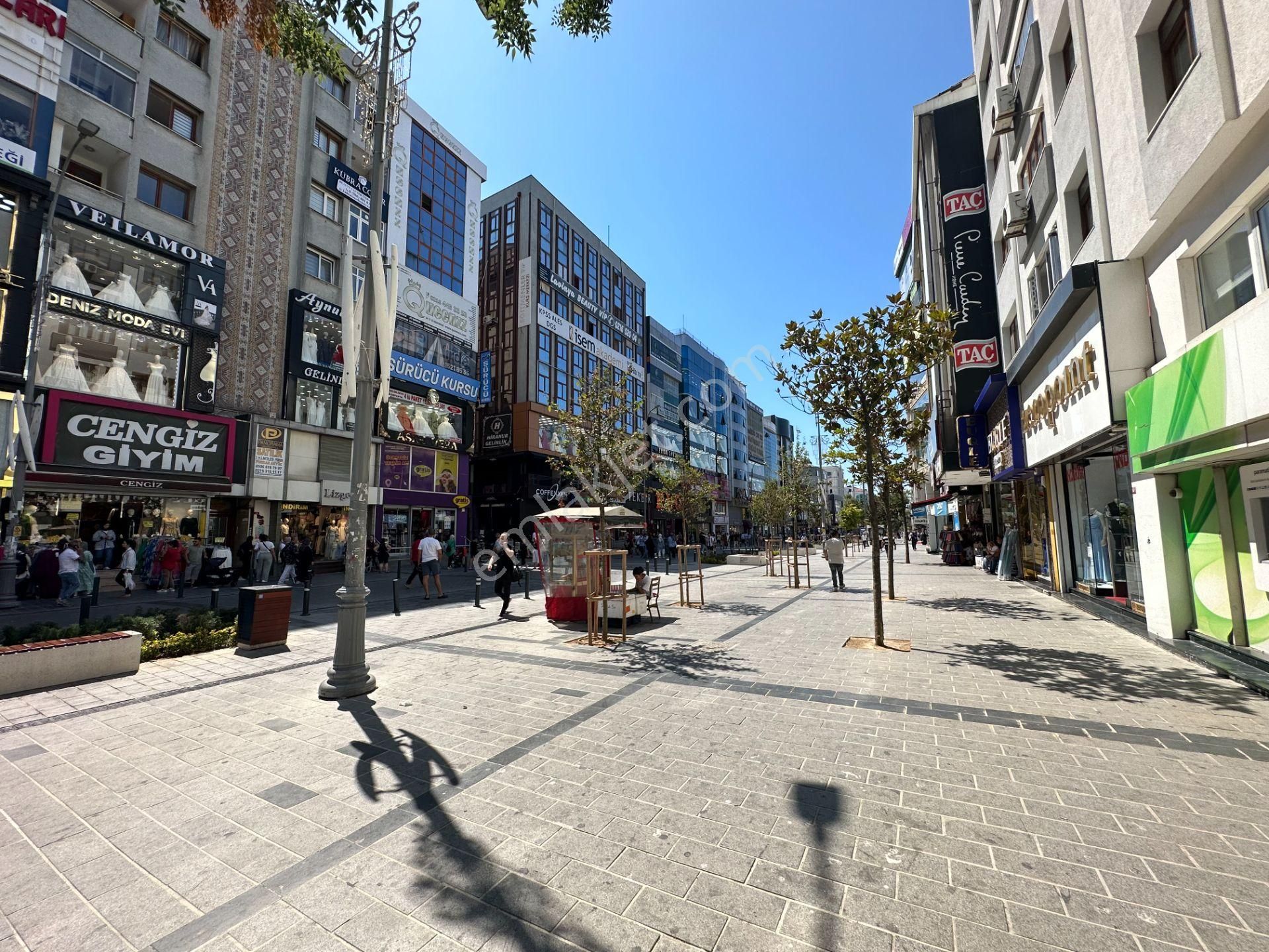 Remax Ümraniye Çarşı Öğrenciye Uygun Metro Dibinde Kiralık Daire - Görsel 35