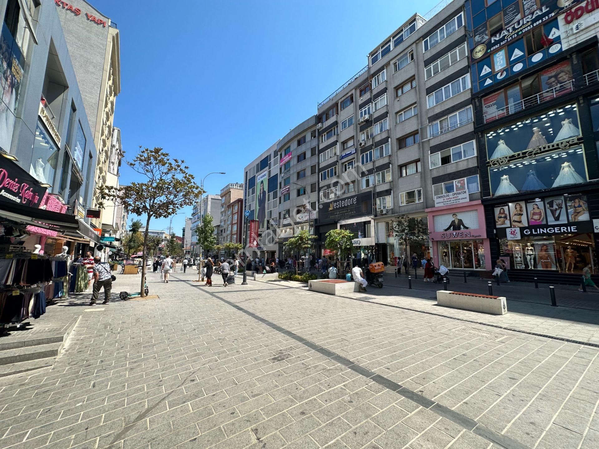 Remax Ümraniye Çarşı Öğrenciye Uygun Metro Dibinde Kiralık Daire - Görsel 34